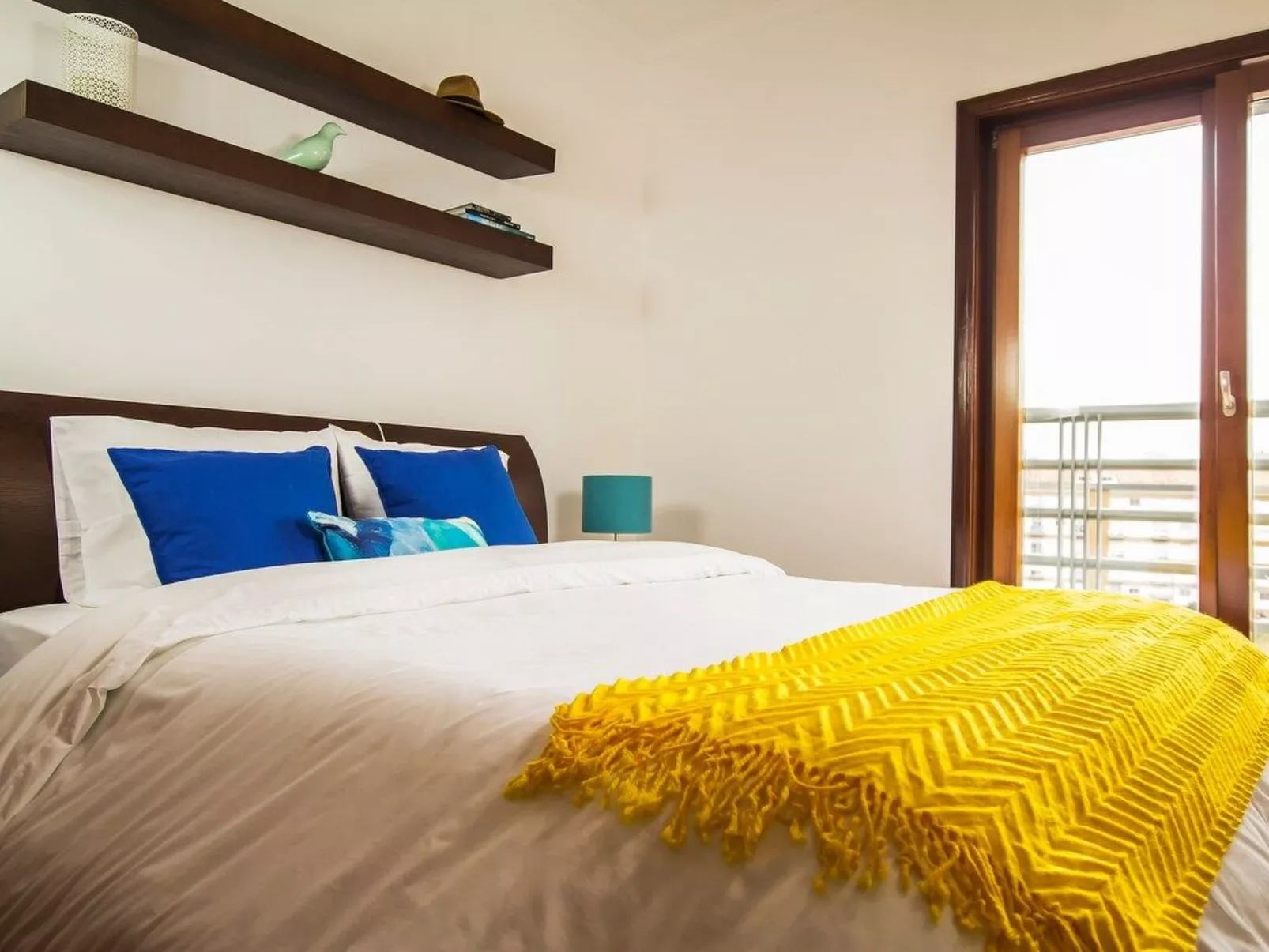 Turmhaus mit freier Garage-Binnen