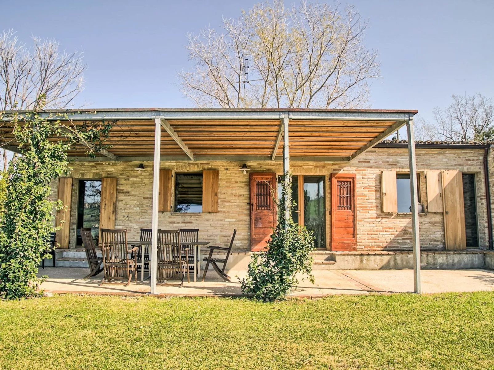 Haus in Ostra mit privatem Pool-Buiten