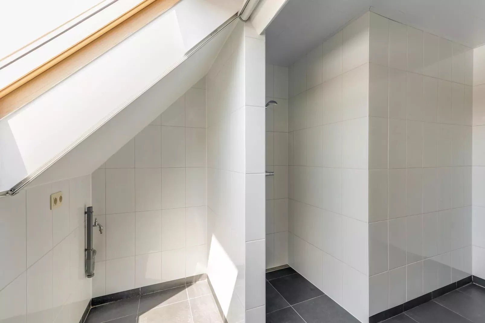 IN DE WOLLEKJES  “slapen bij of tussen de schapen”-Badkamer