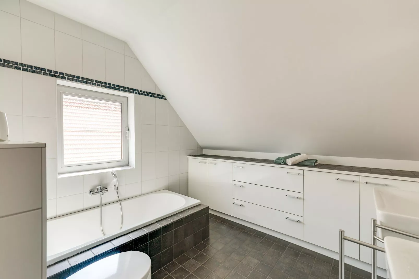 IN DE WOLLEKJES  “slapen bij of tussen de schapen”-Badkamer