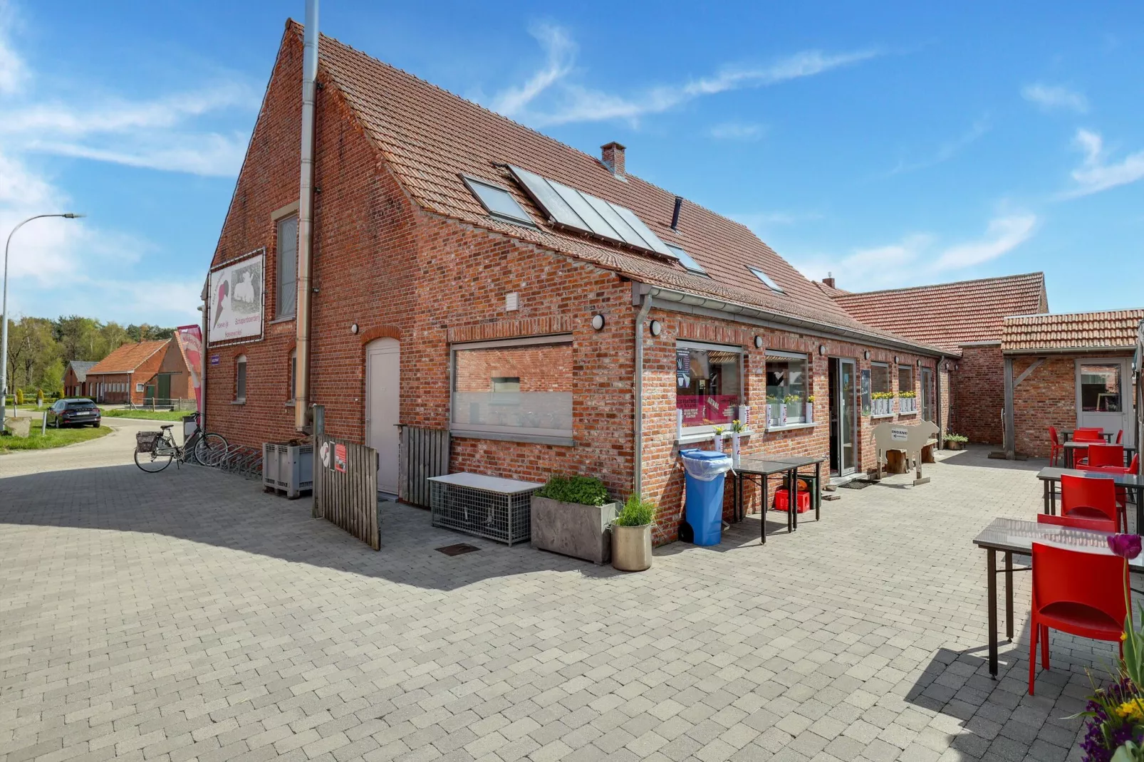 IN DE WOLLEKJES  “slapen bij of tussen de schapen”-Terrasbalkon
