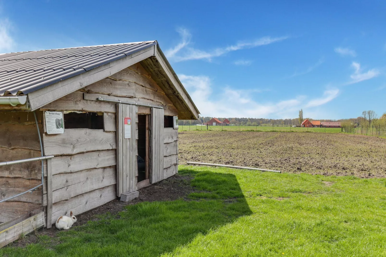 IN DE WOLLEKJES  “slapen bij of tussen de schapen”-Tuinen zomer