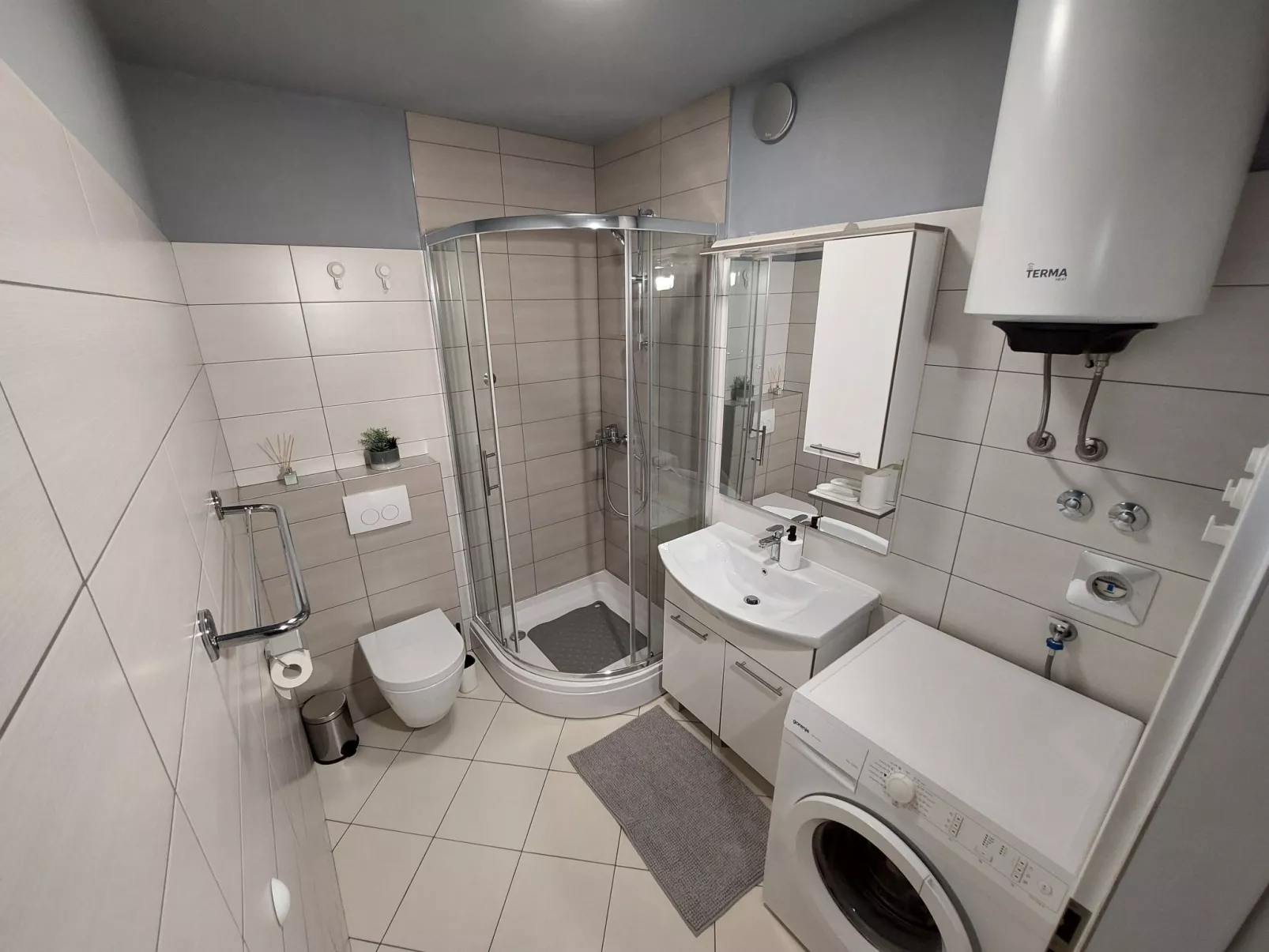 Sonniger Rückzugsort mit Privatparkplatz-Binnen