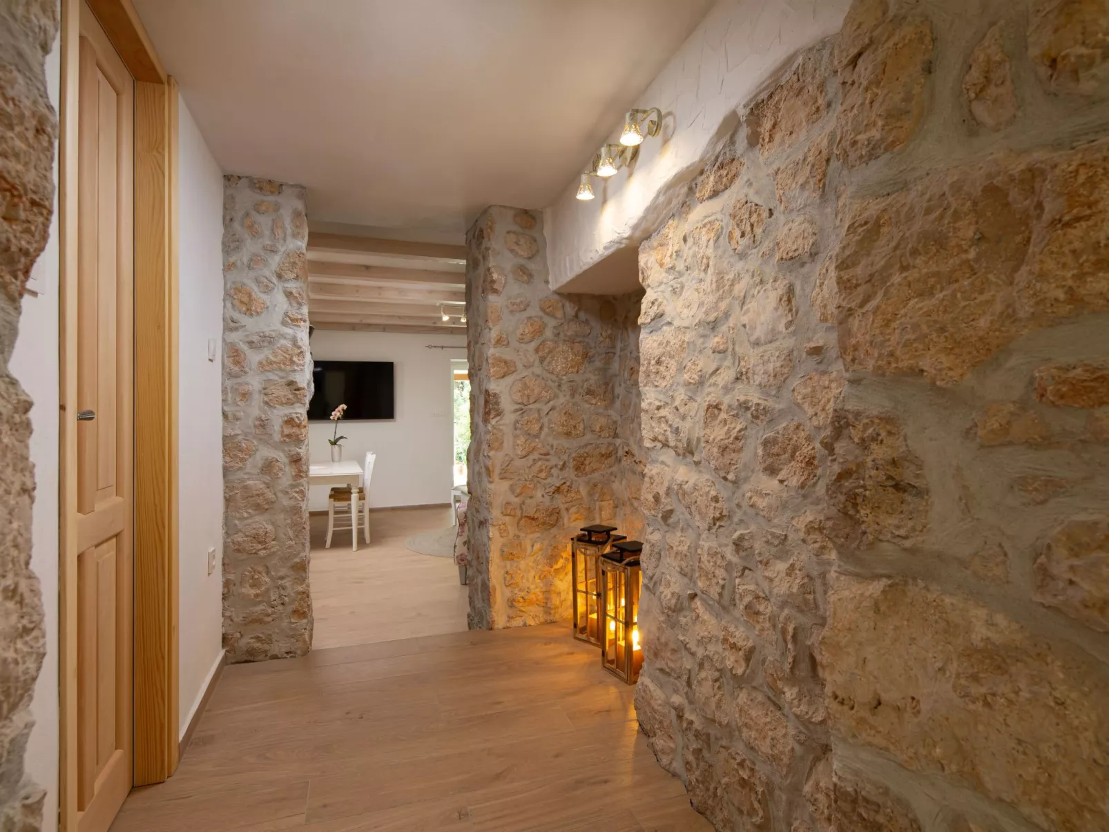 Casa di Nika - charmante Steinvilla mit beheiztem Pool-Binnen