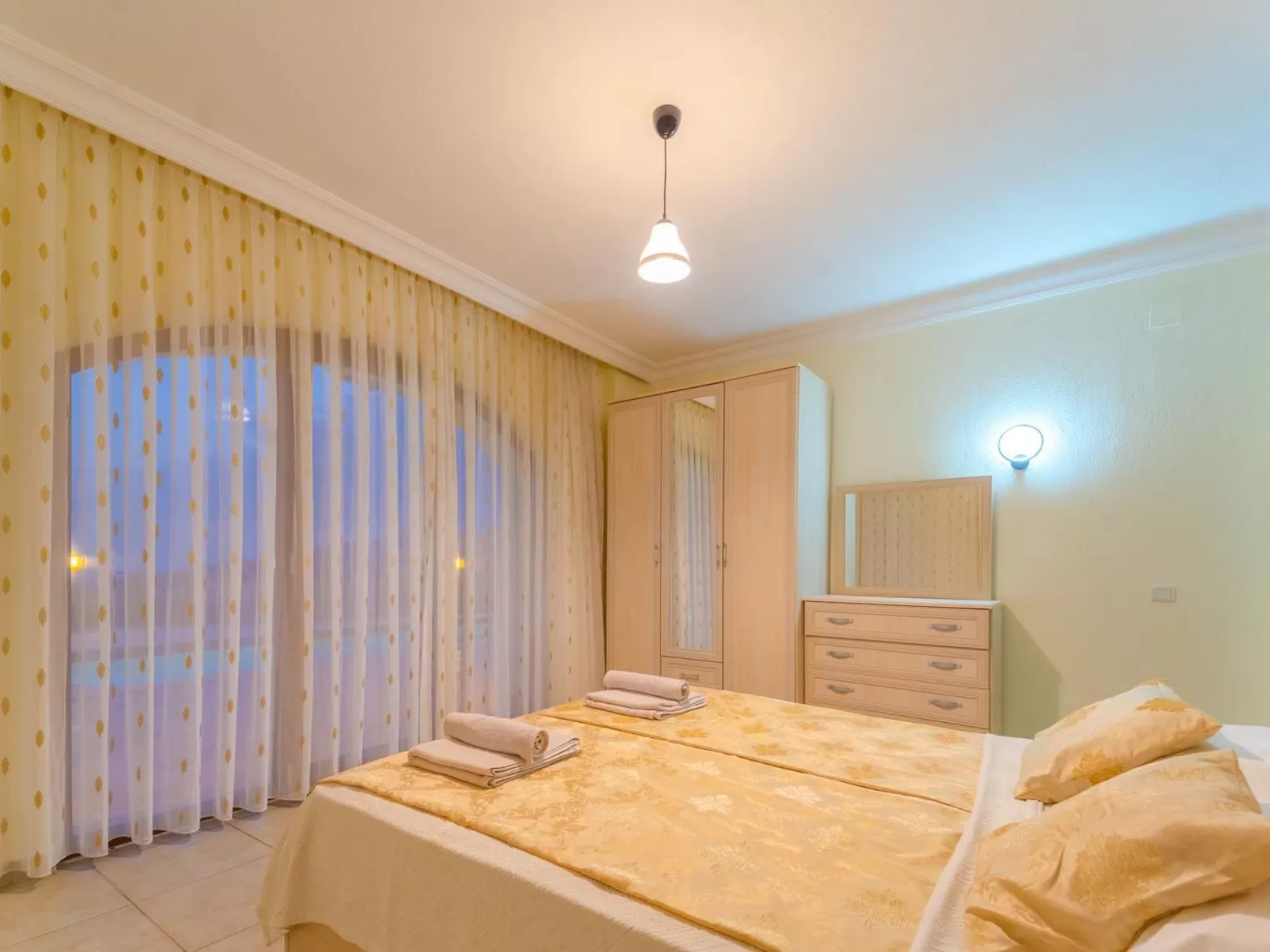 Villa aus Naturstein für 8 im Zentrum von Kalkan-Binnen