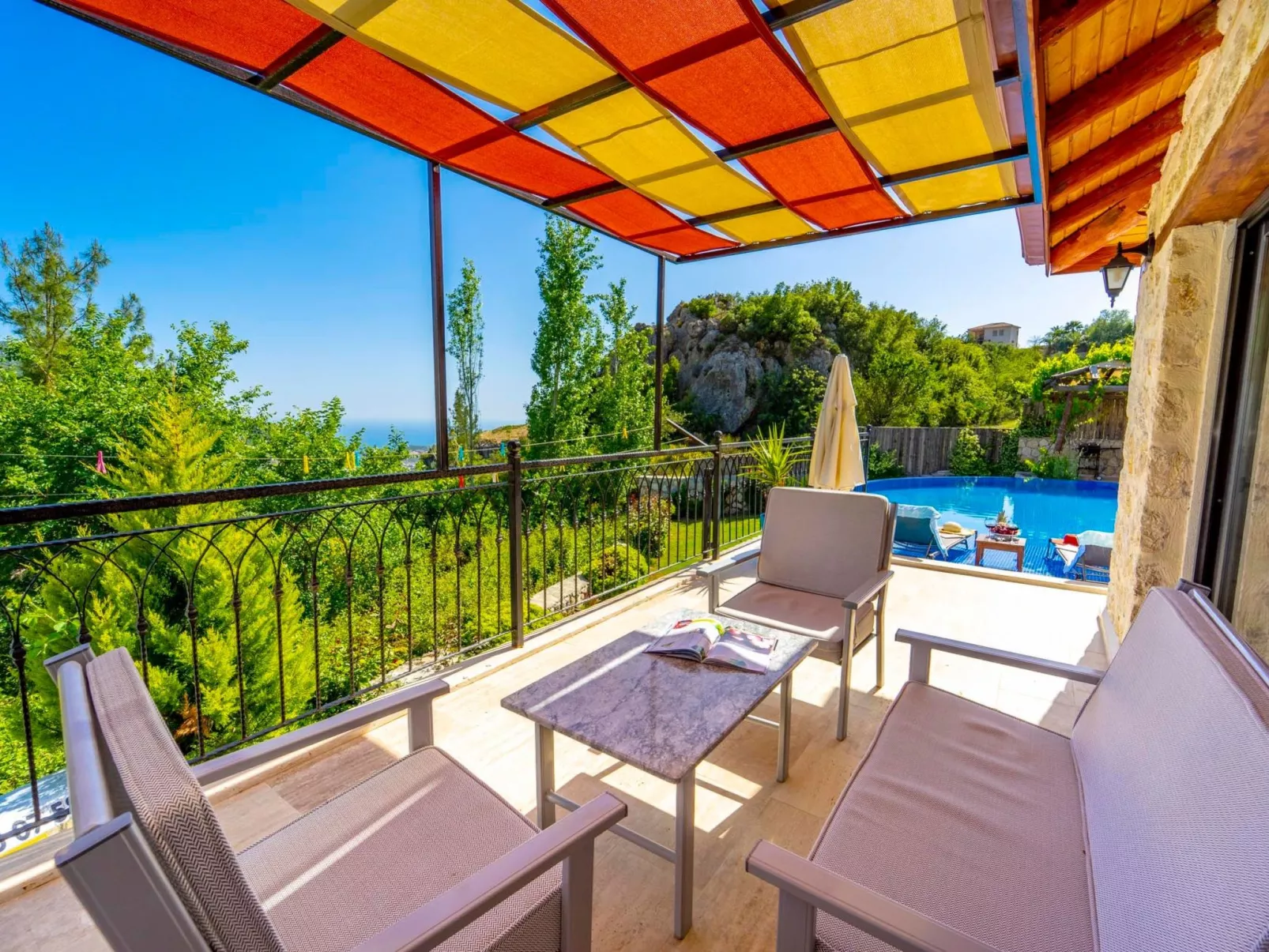 Rustikale Natursteinvilla mit Bergblick in Kalkan-Binnen