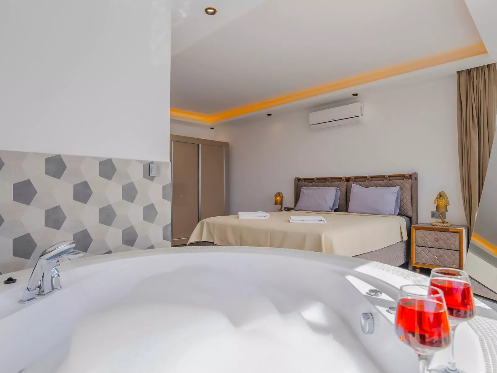 Schöne Villa mit Pool, Blick auf Meer und Tal-Binnen