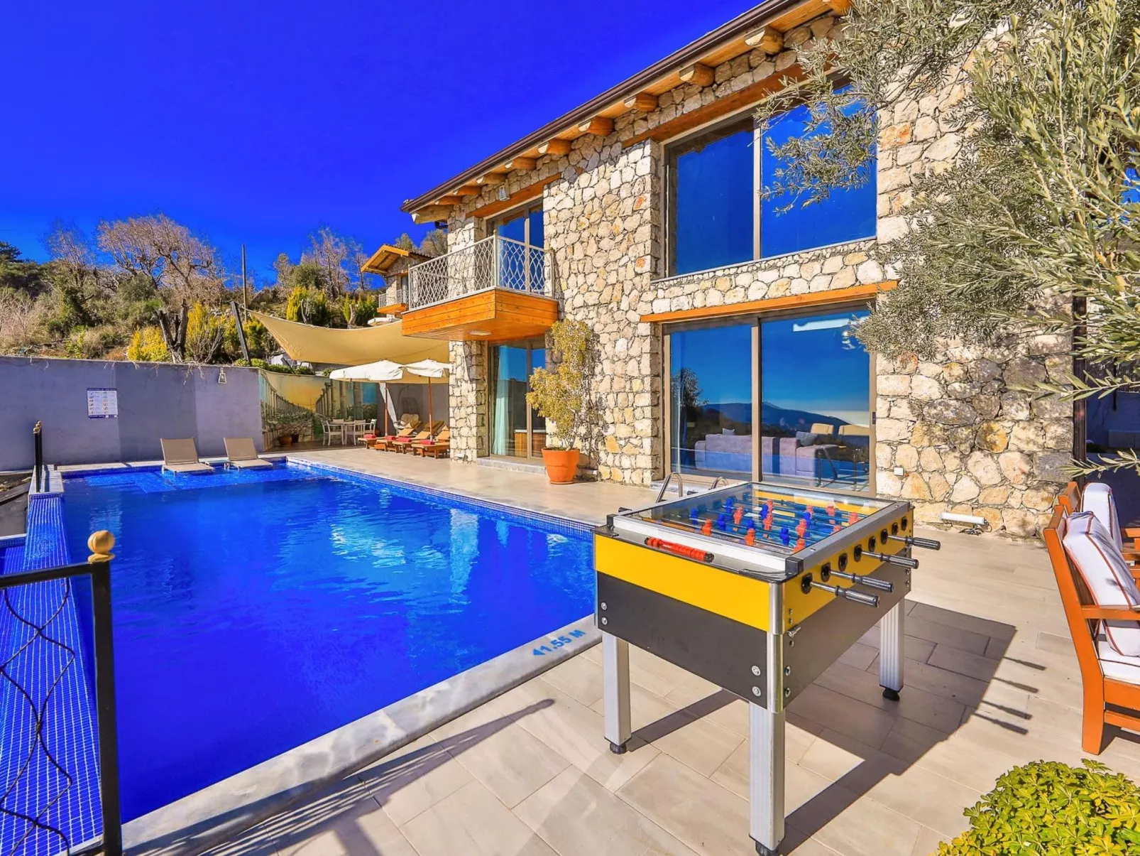 Steinhausvilla in der Natur-Binnen