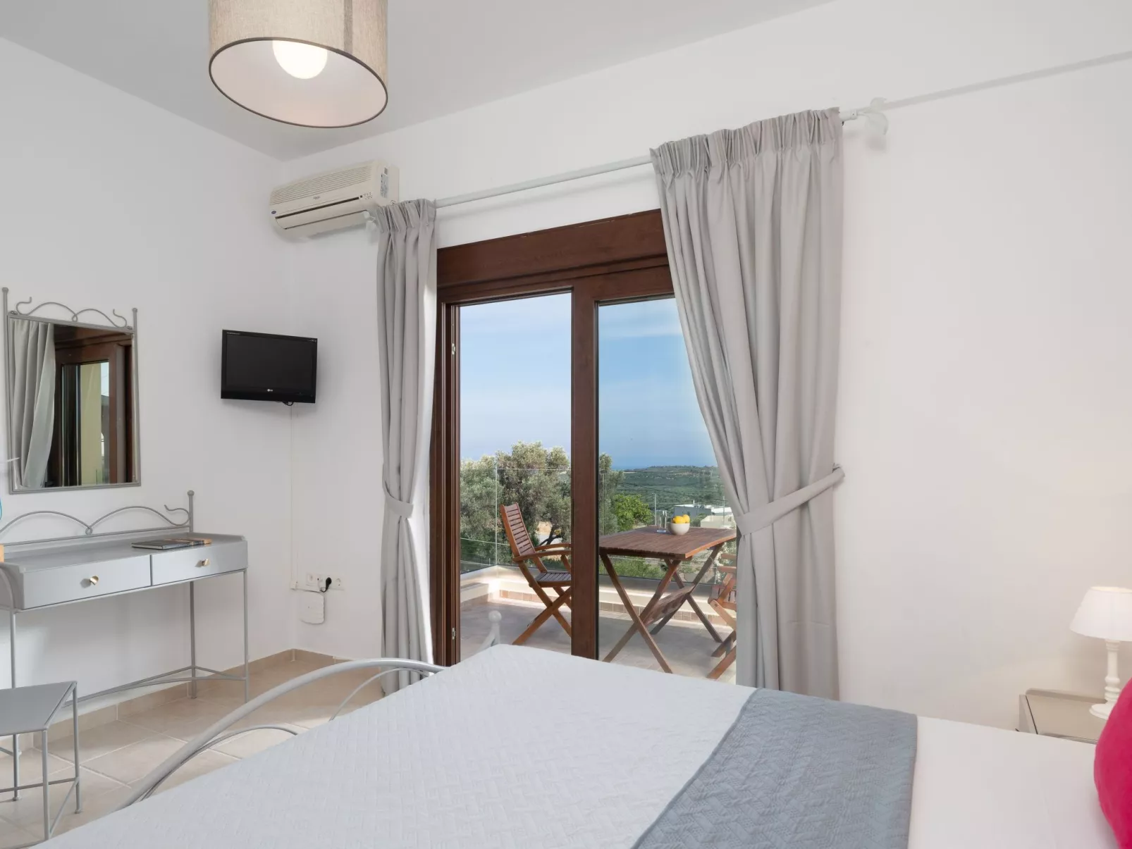 Ferienvilla "Rousa" mit Bergblick-Binnen