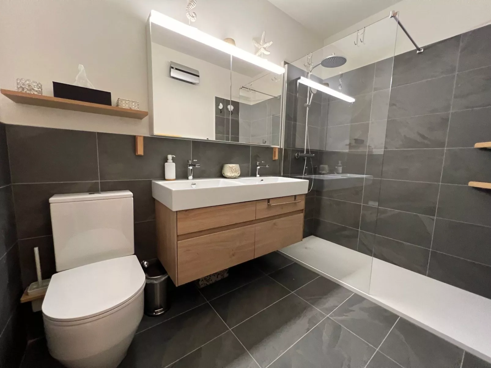 Navengana 5 mit Pool-Binnen