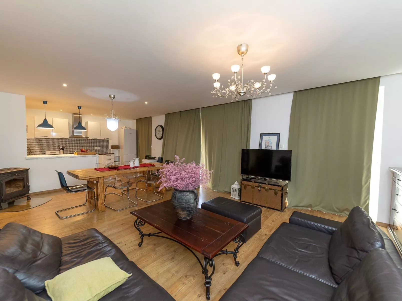 Ferienvilla mit privatem Pool-Binnen