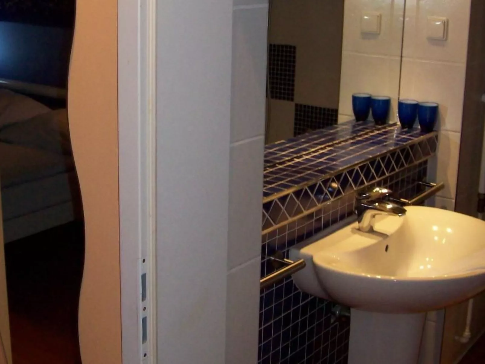 Stylische Ferienwohnung mit Südbalkon in Messenähe-Binnen