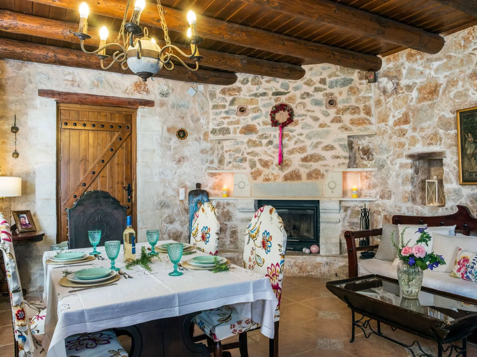 Villa aus Stein "Galatia"-Image-tags.info