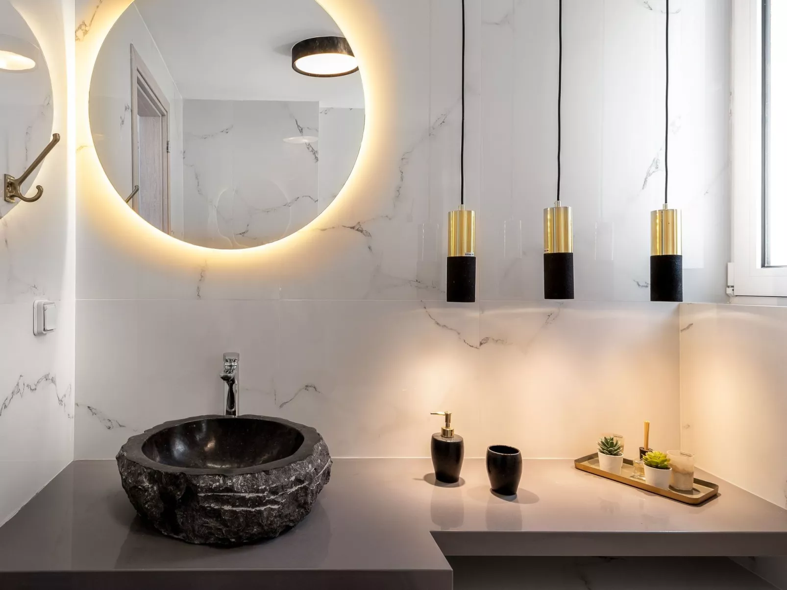 Schönes Ferienhaus in Afantou mit privatem Pool-Binnen