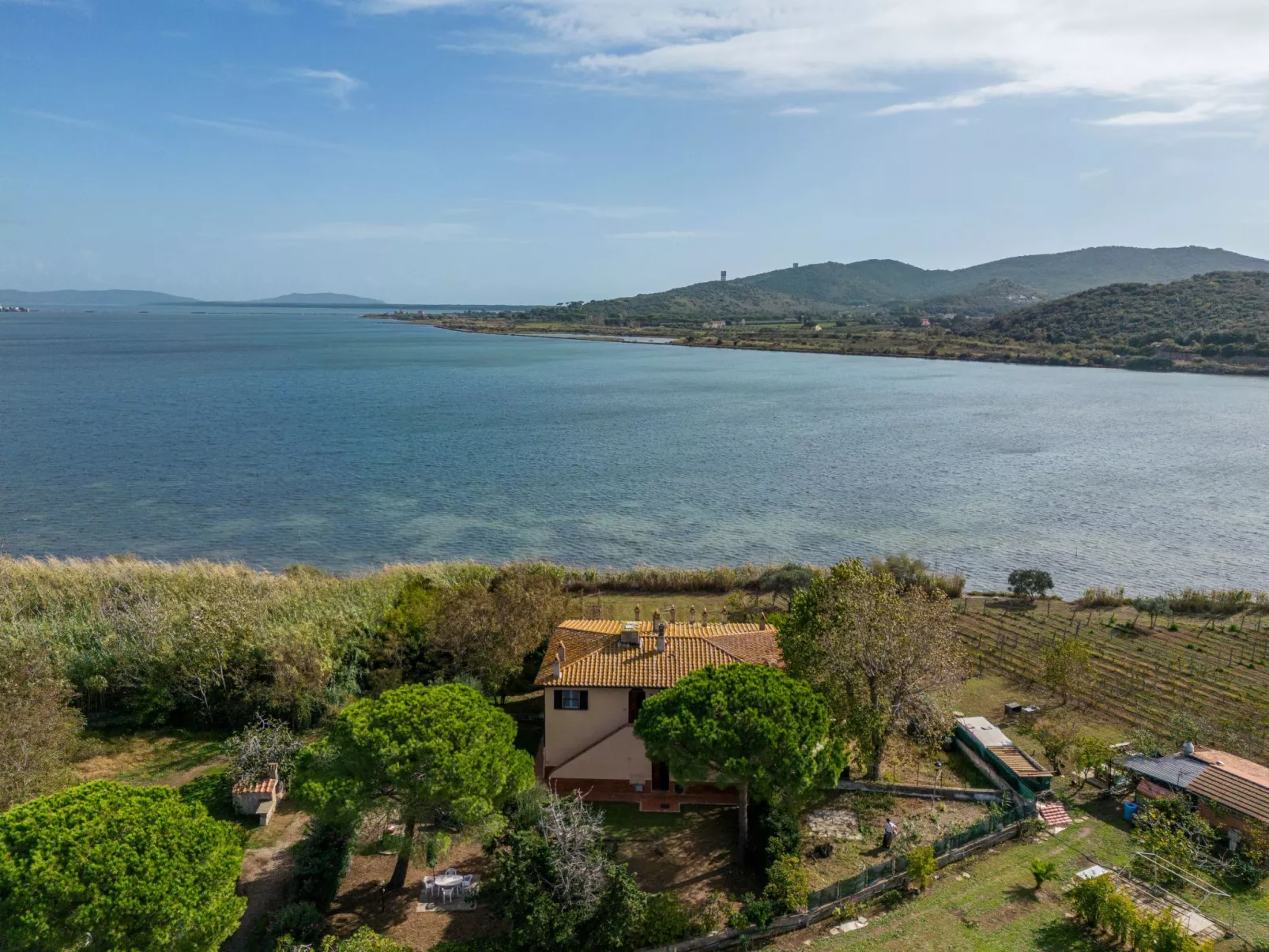 Rustikales Bauernhaus nur einen Steinwurf vom Meer entfernt-Buiten