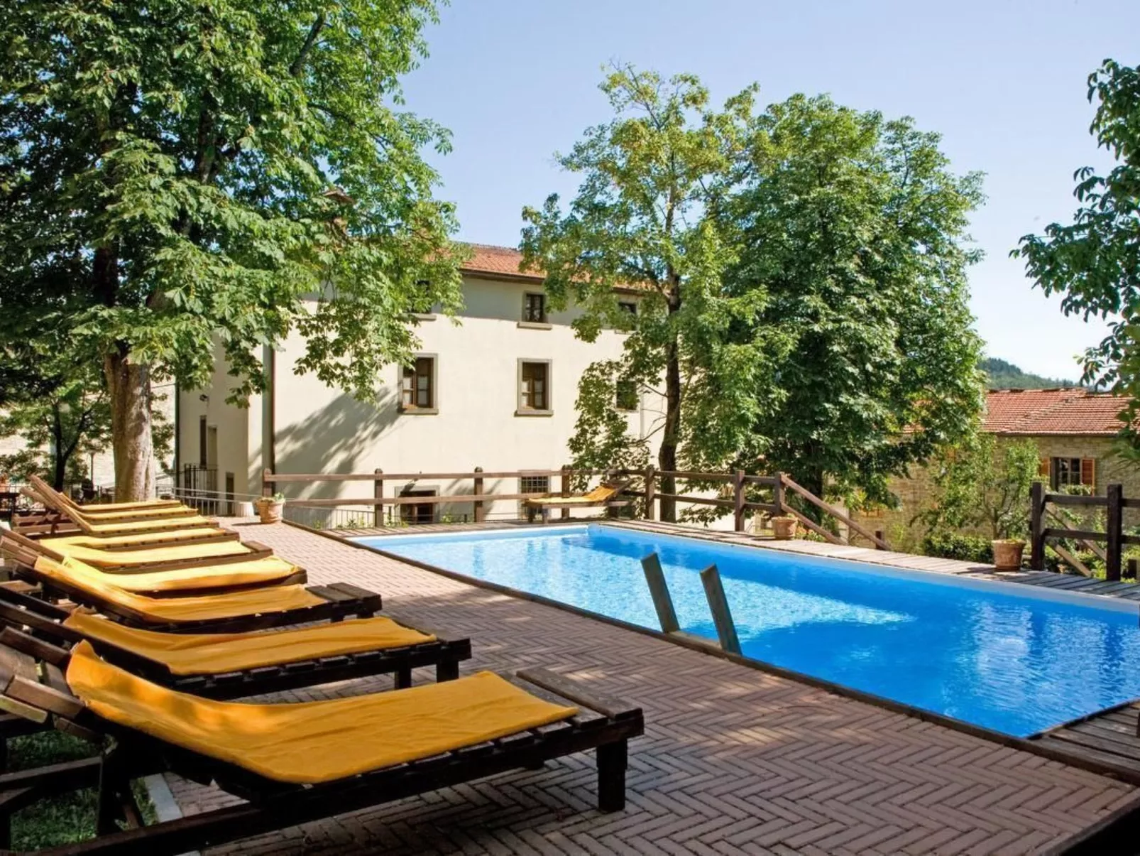 Wohnung in einer alten Villa mit Schwimmbad-Buiten