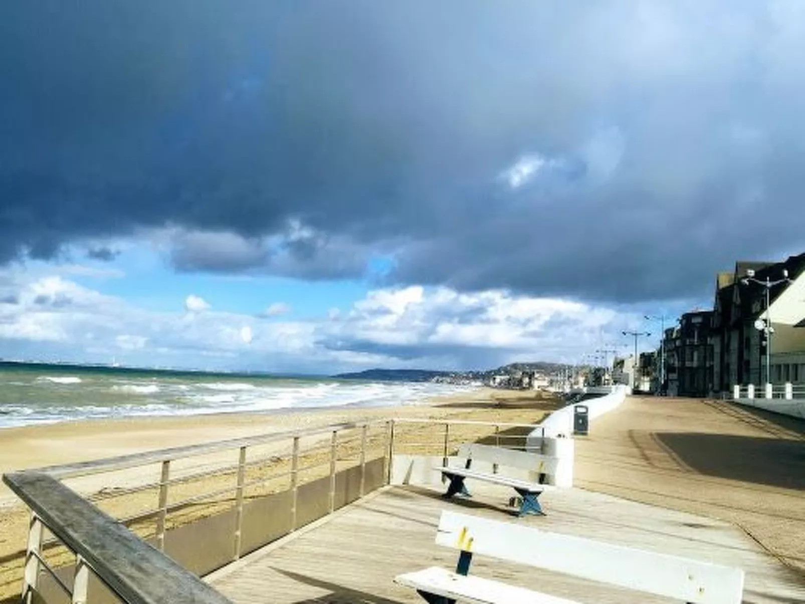 Joli studio pour 2 personnes-Buiten