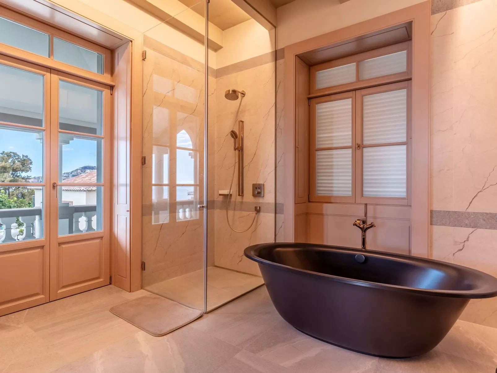 Mit Privatpool für 12 Personen in Sao Goncalo, Madeira-Image-tags.info