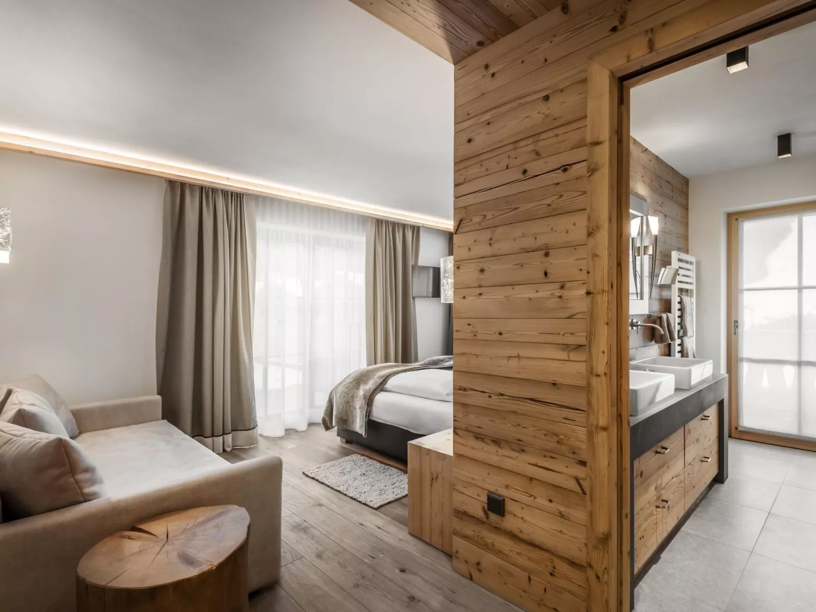 Regina-Image-tags.info