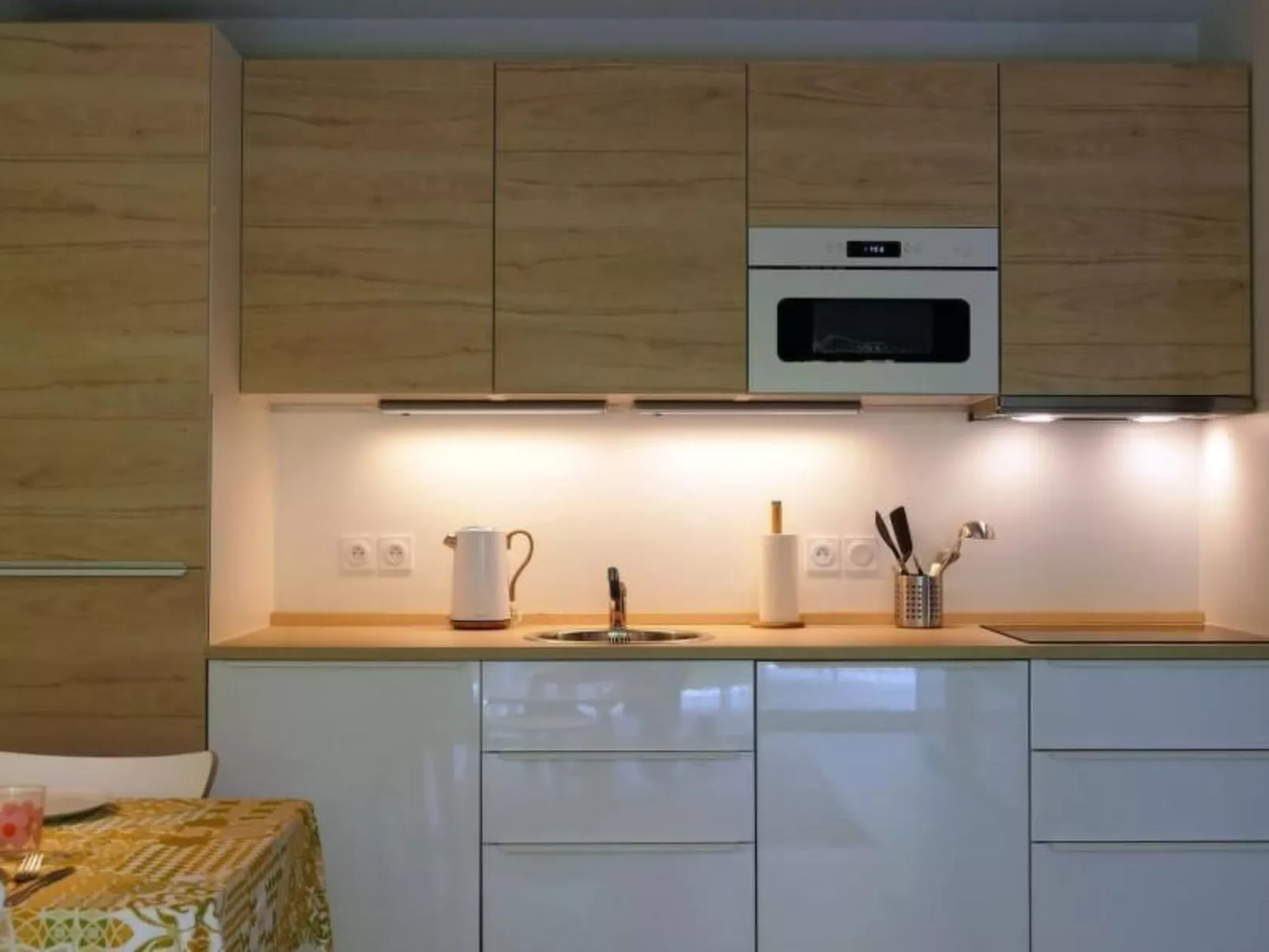 ILONA-Image-tags.info