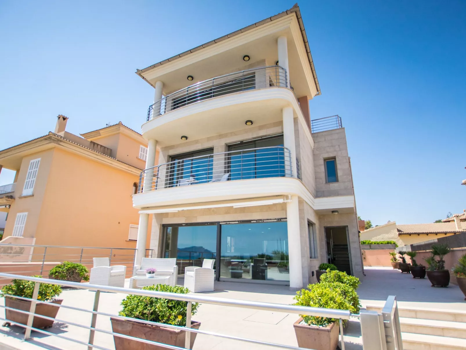 Freistehendes Haus direkt am Meer gelegen-Image-tags.info