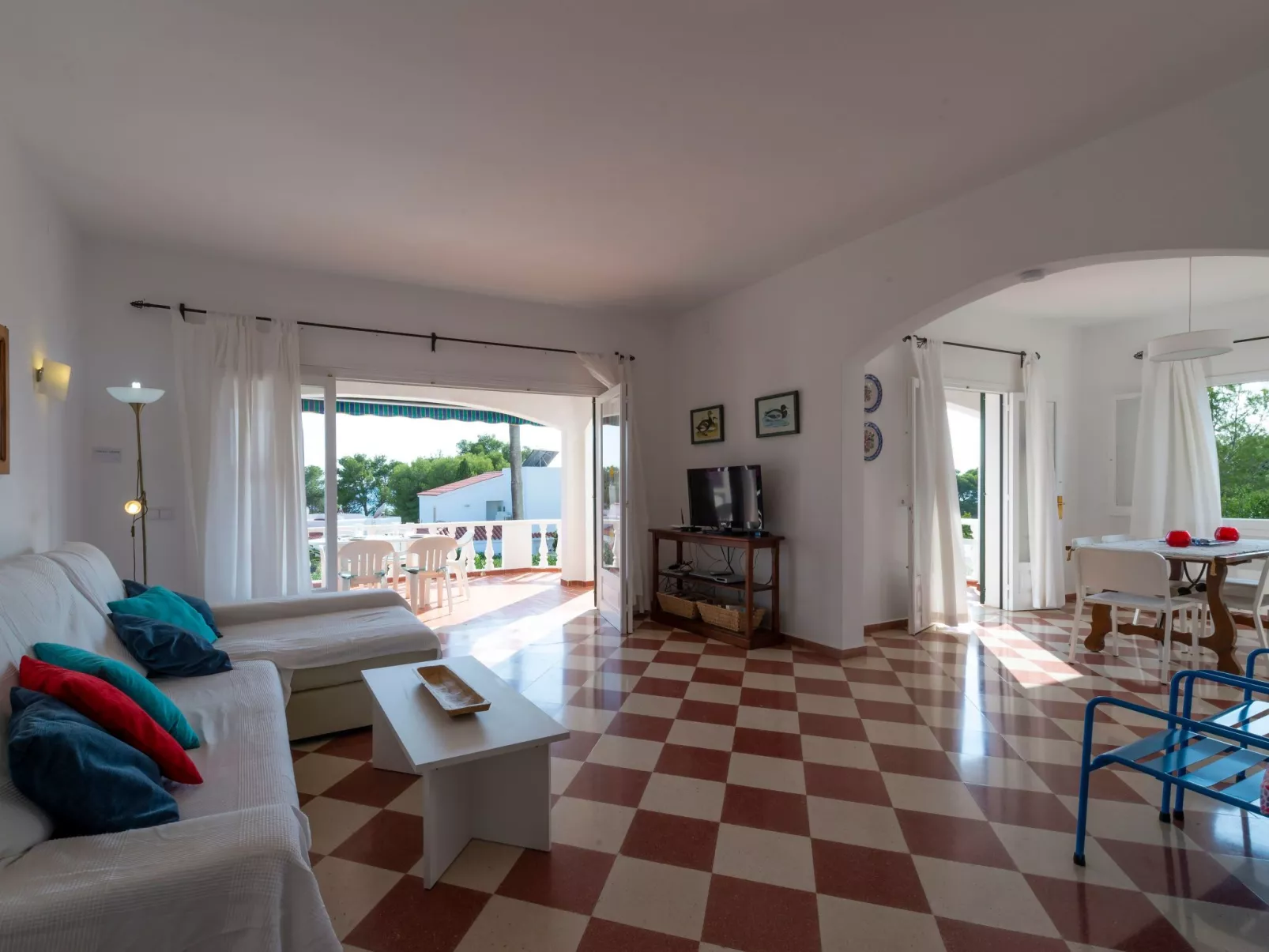 Moderne, frische Familienvilla Allondra-Binnen