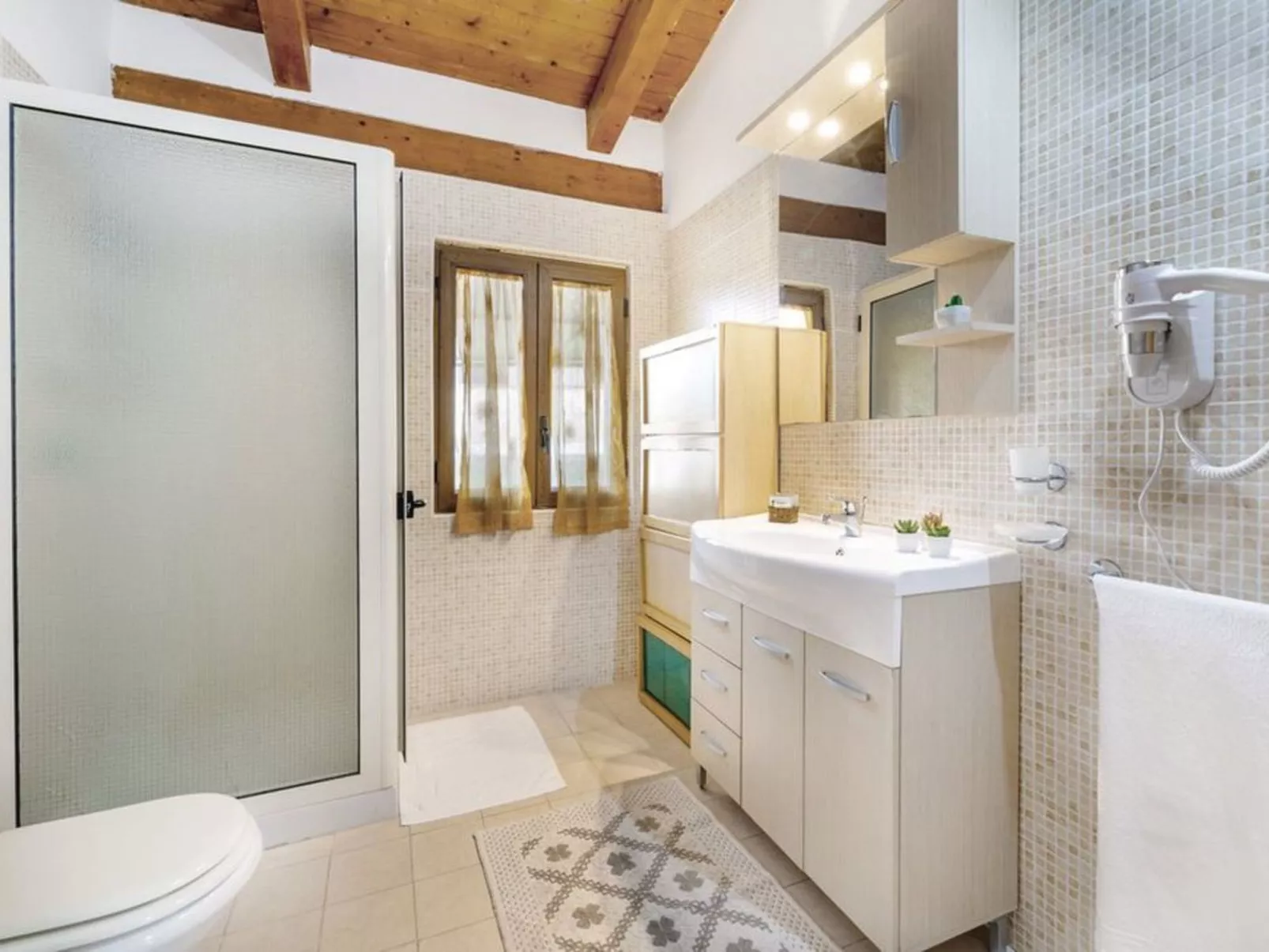 Chalet 'Panorama' mit Infinity-Pool-Binnen