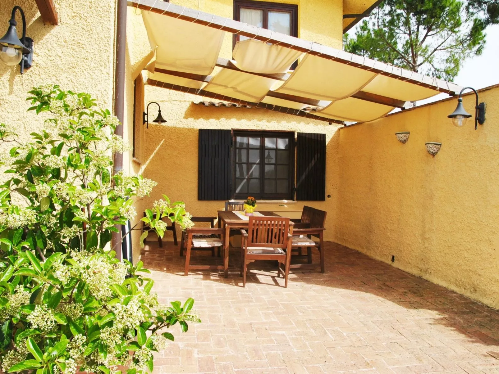 Angenehmes Haus in Itri mit überdachtem Innenhof-Buiten