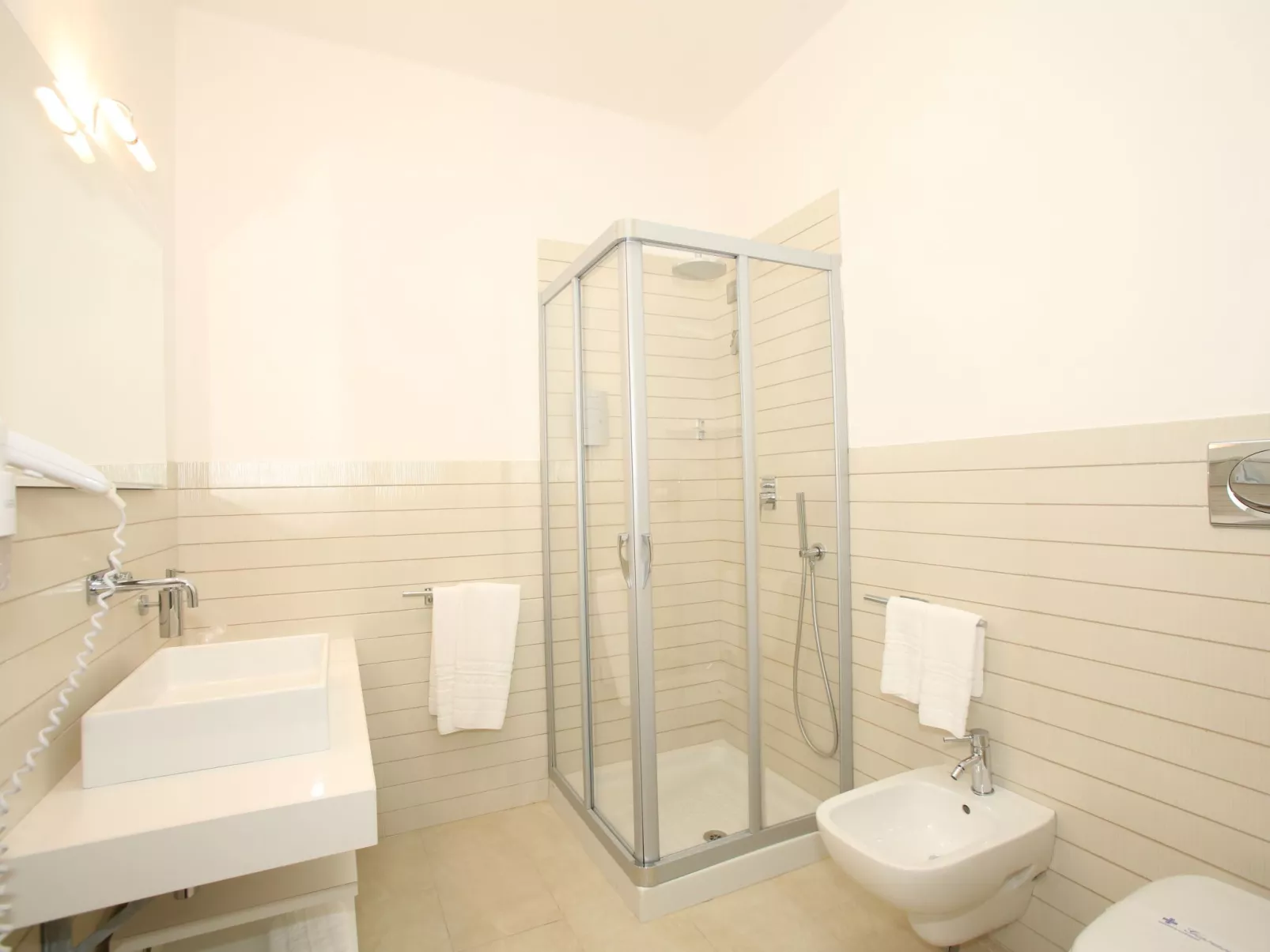 Villa Minerva mit Panoramapool-Binnen