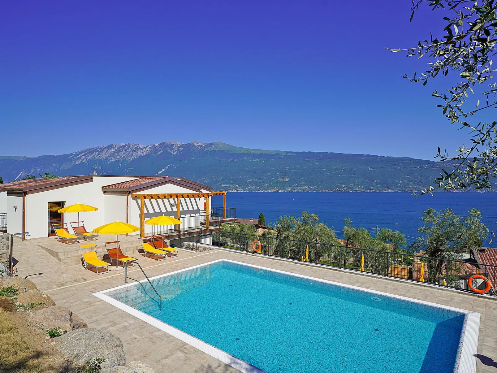 Anwesen "Dany" mit Blick aufs Wasser-Buiten