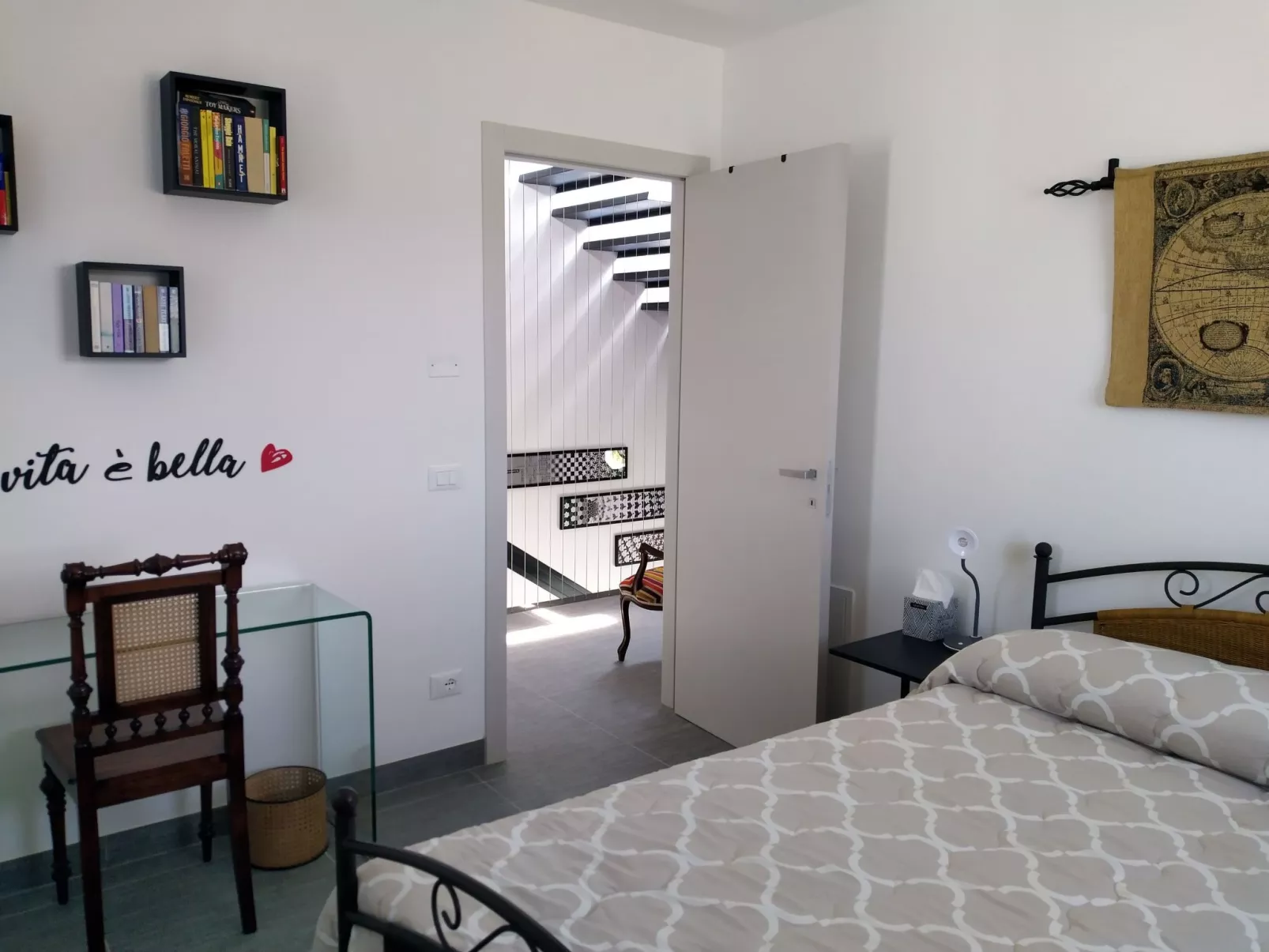 Wunderschönes Ferienhaus mit Pool und 360° Blick-Binnen