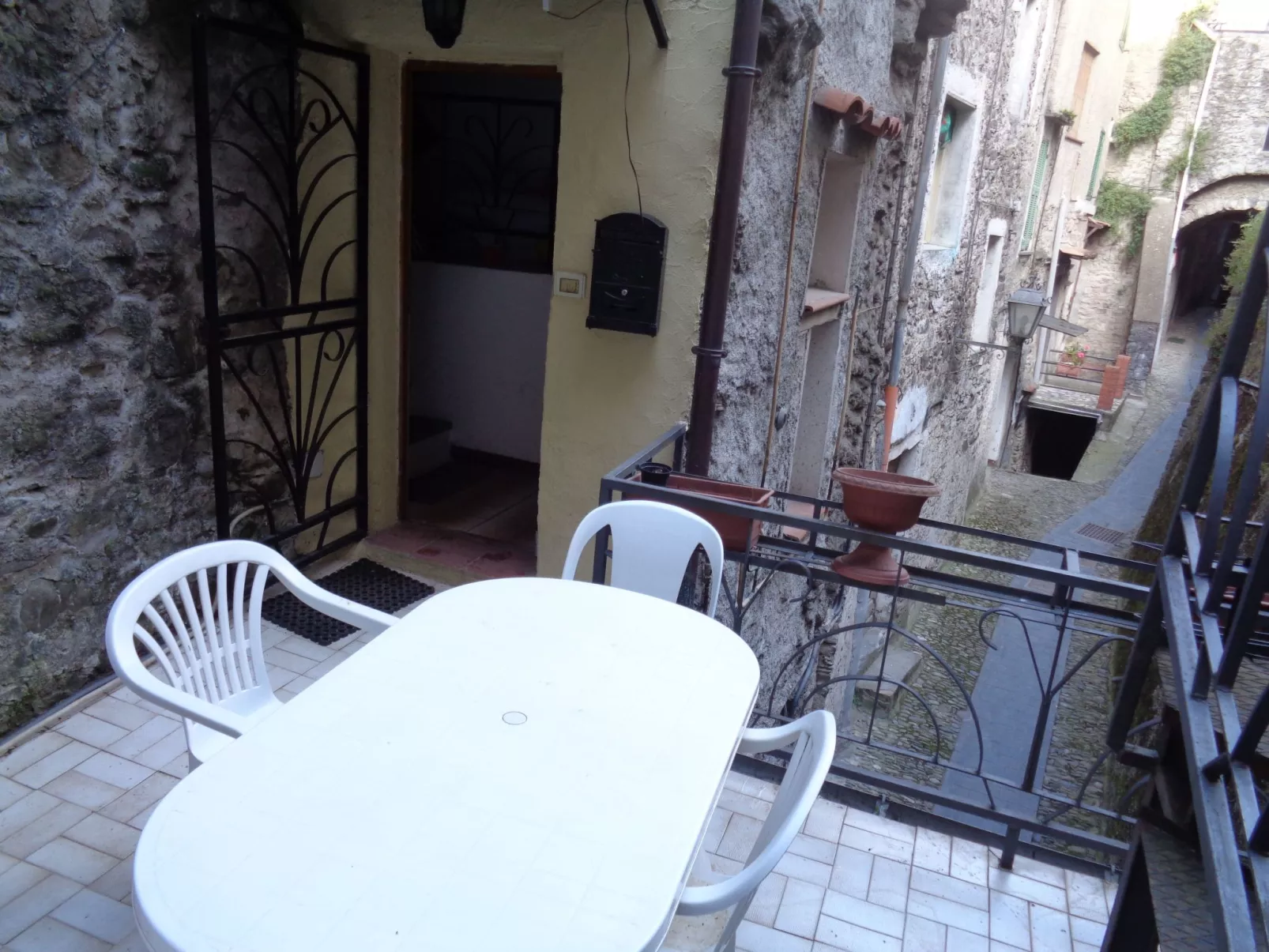 Panoramawohnung mit Balkon und Terrasse-Buiten