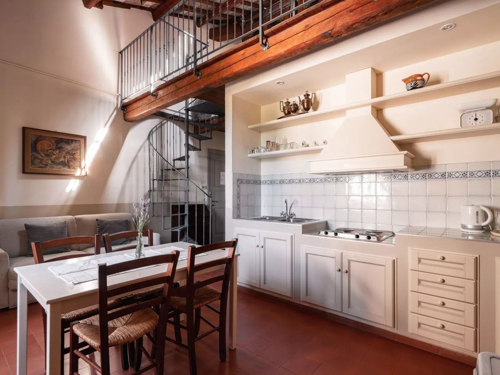 Mit Mezzanin und Schwimmbad, in einem Bauernhaus in den Hügeln-Image-tags.info