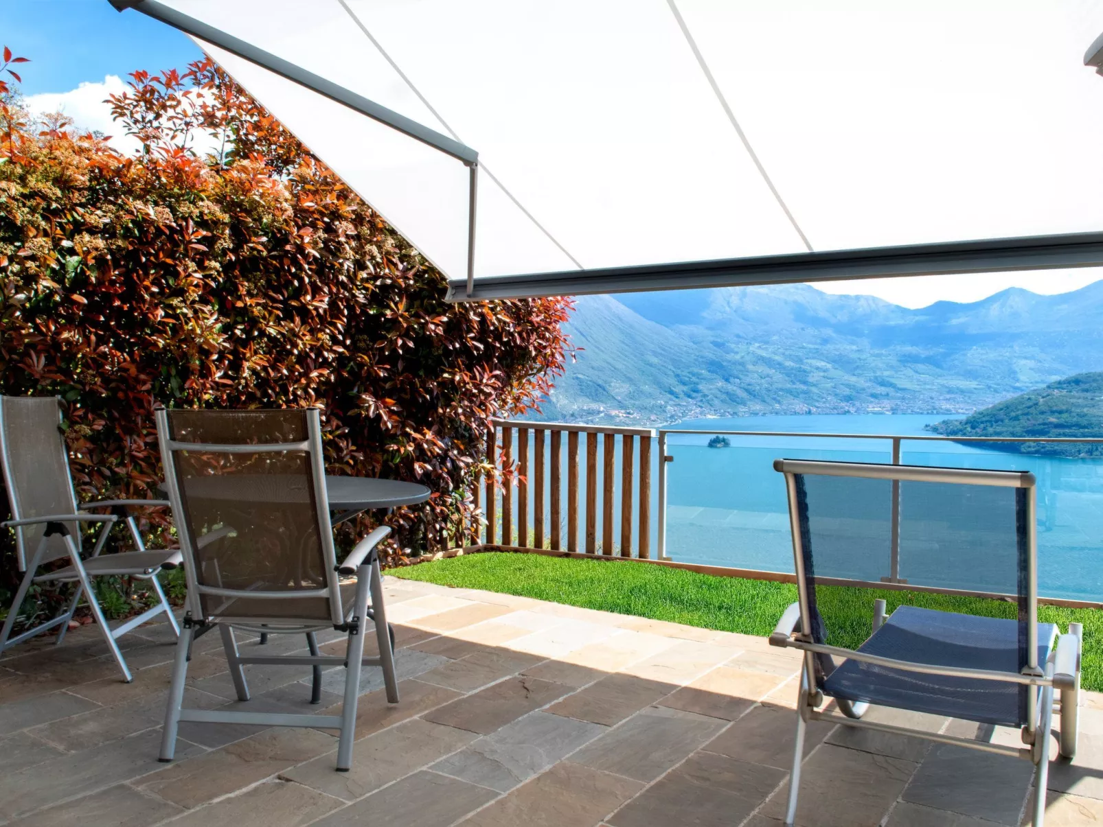 Segesta - Panorama-Außenbereich und Schwimmbad-Buiten