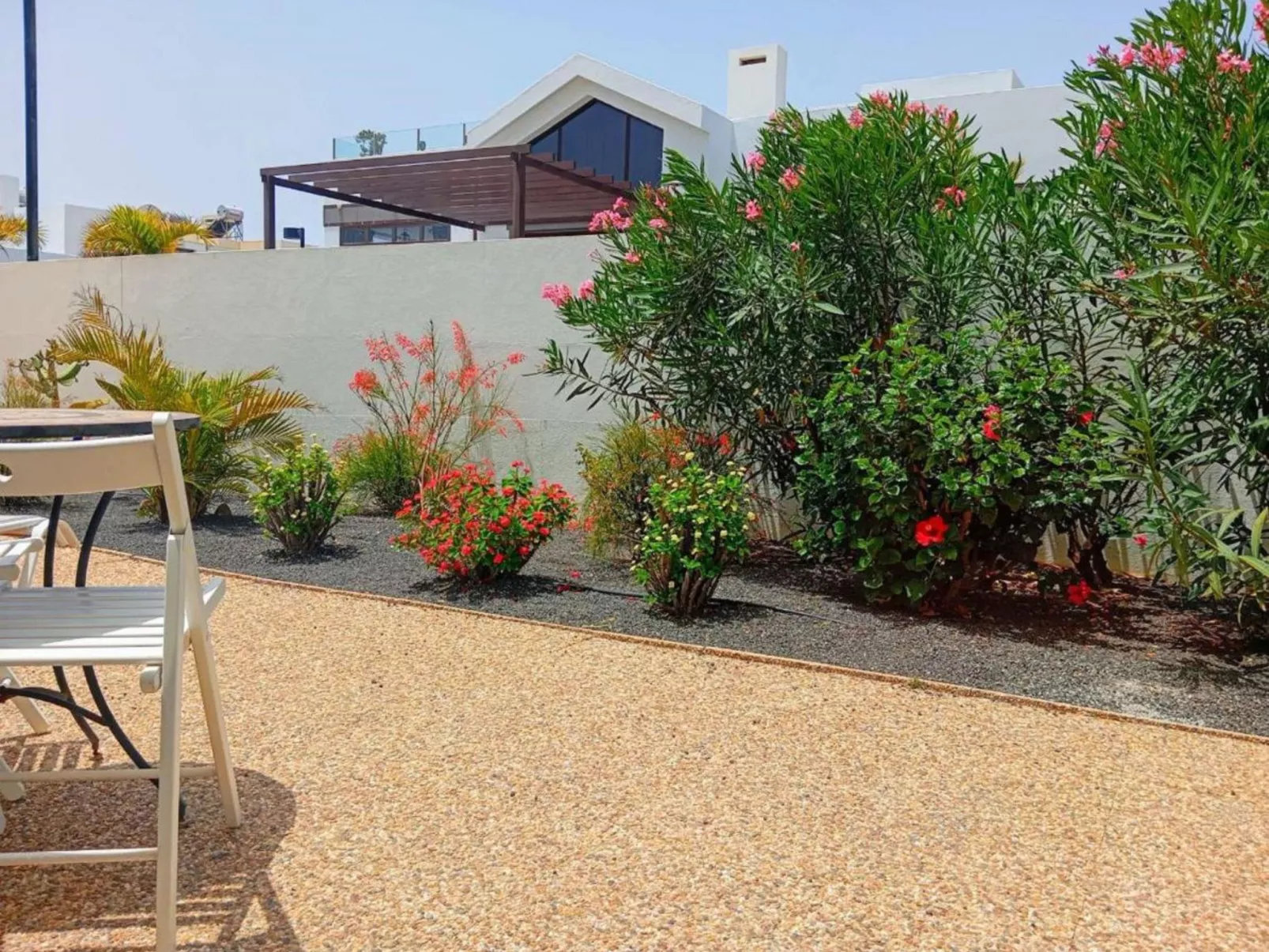 Wohnung mit Schwimmbad-Buiten