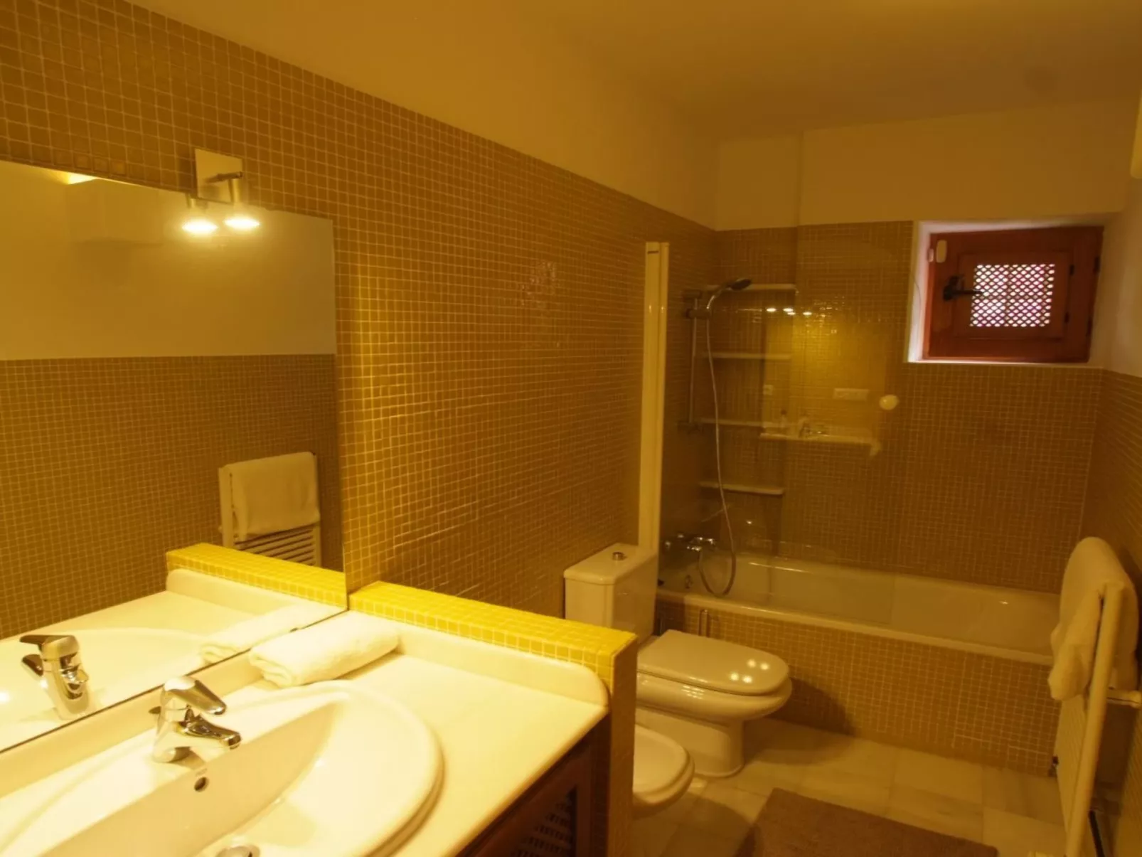 Schöne Villa für 6 Personen mit Schwimmbad-Binnen