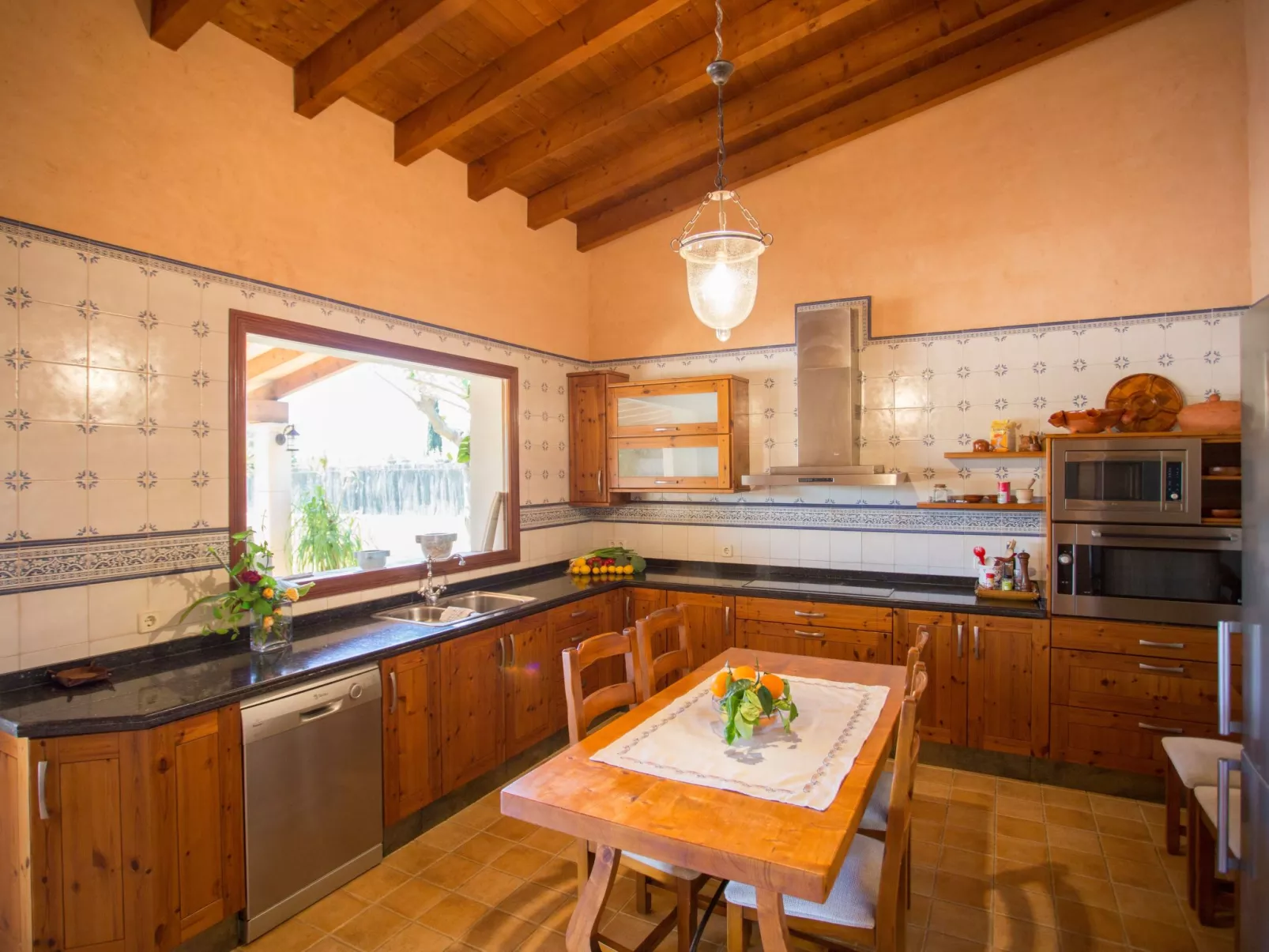 Finca mit Tennisplatz und Schwimmbad-Binnen