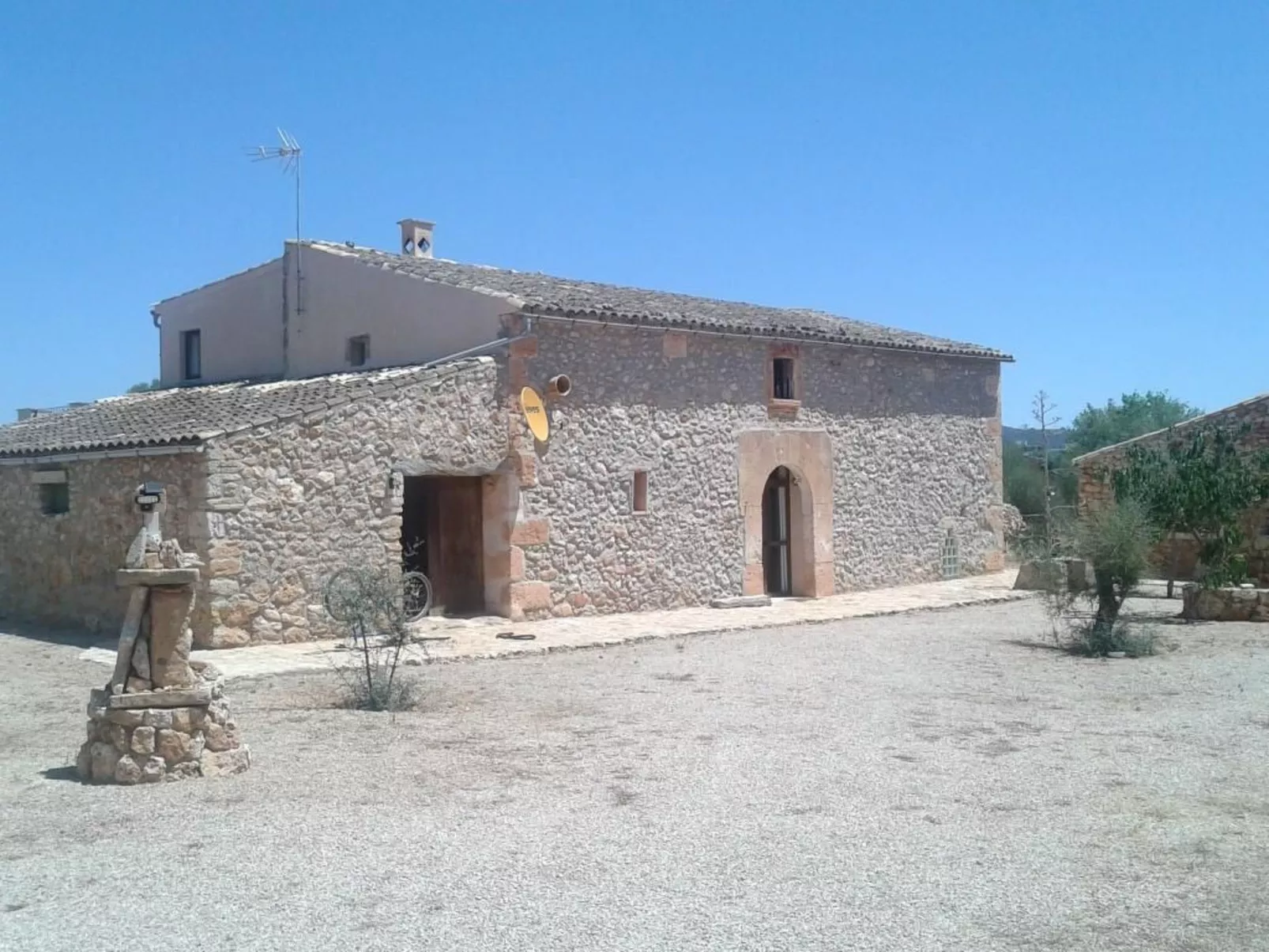 Freistehendes Landhaus mit Schwimmbad-Buiten