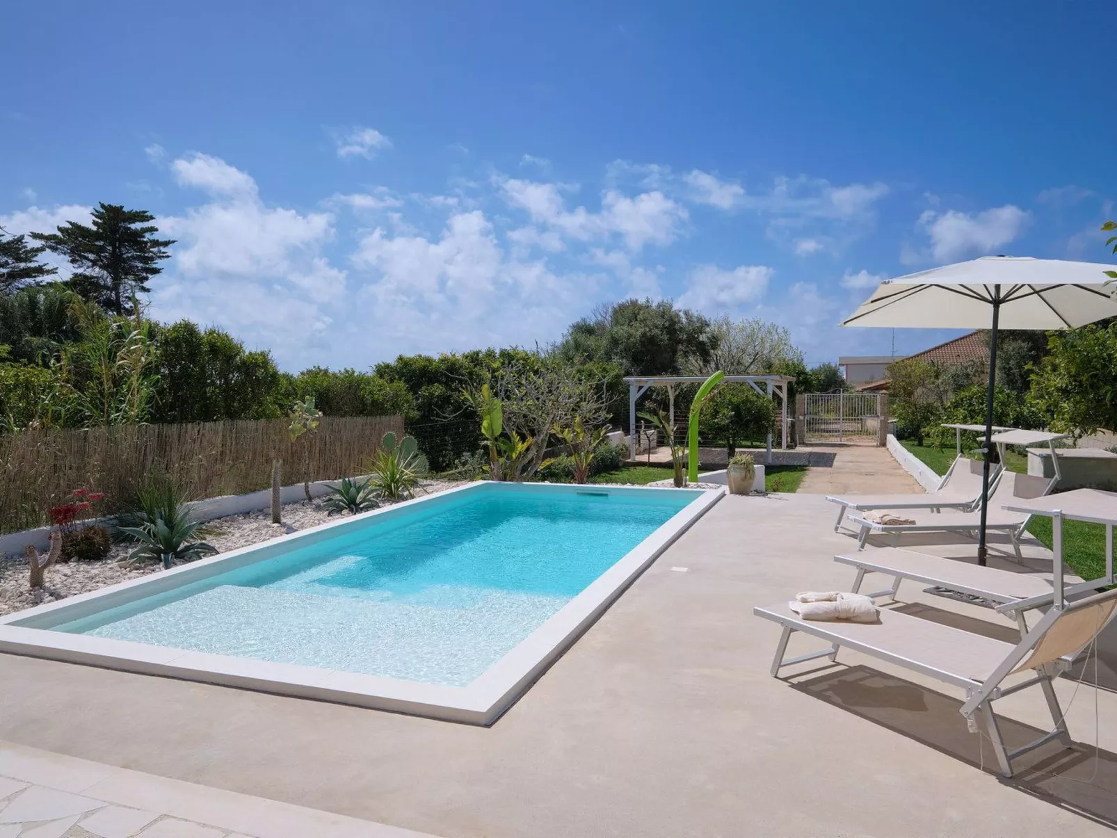 Villa Teti, mit Schwimmbad und in der Nähe des Strandes-Binnen