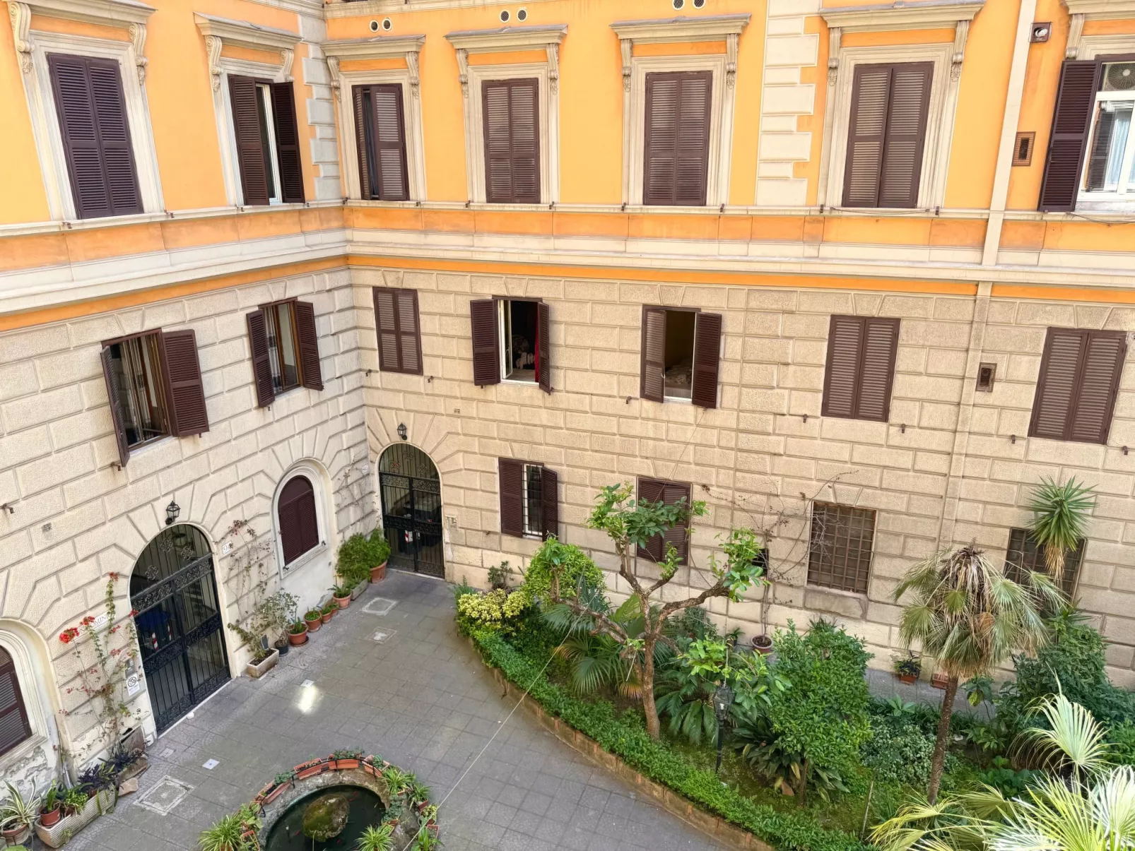 Roman Haven - Binnen