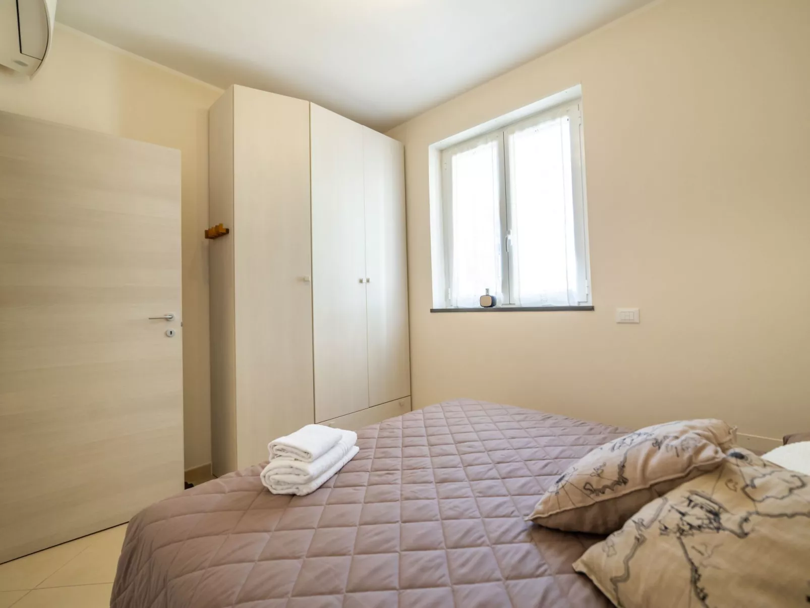 "Sirio" mit Gemeinschaftspool und 200 m vom Meer entfernt-Binnen