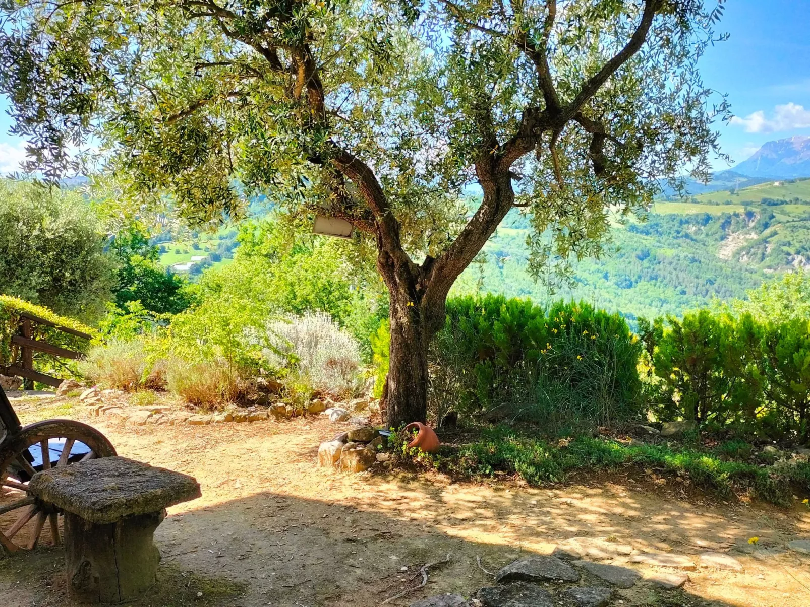 Große Wohnung mit Blick von den Bergen bis zum Meer-Binnen