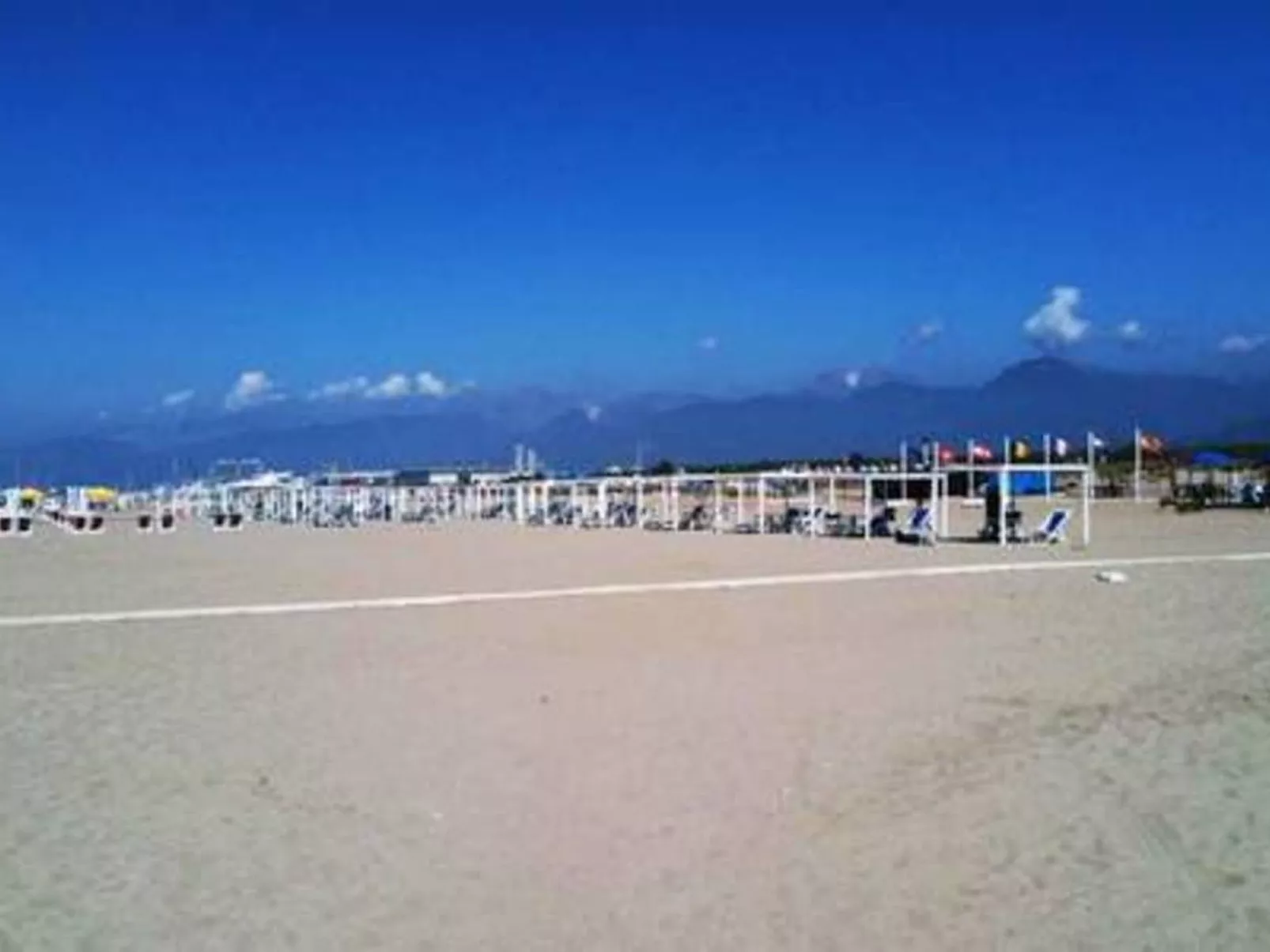 In Viareggio mit Gemeinschaftspool-Buiten