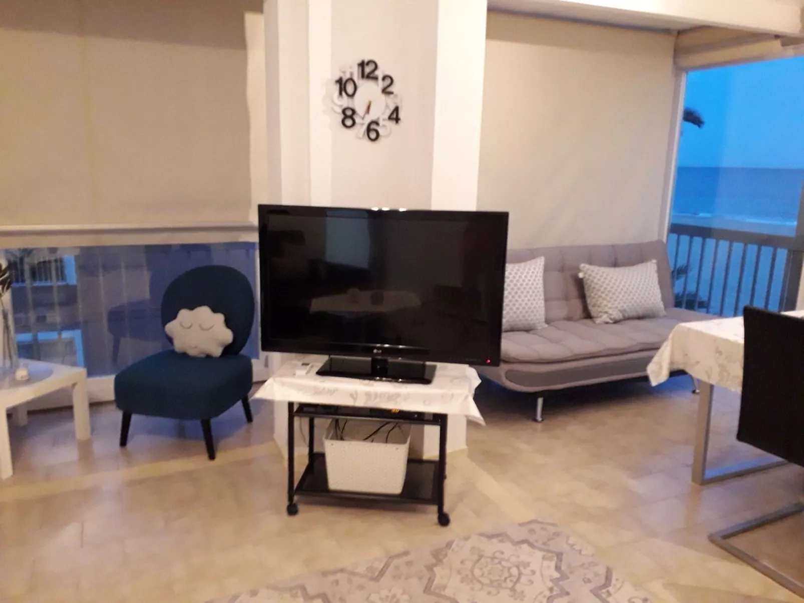 Esmeralda-Image-tags.info