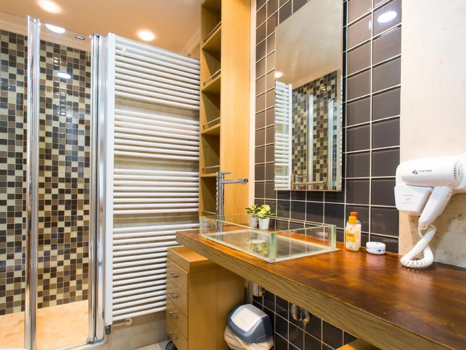 Haus mit privatem Pool, Garten und privatem Parkplatz-Binnen