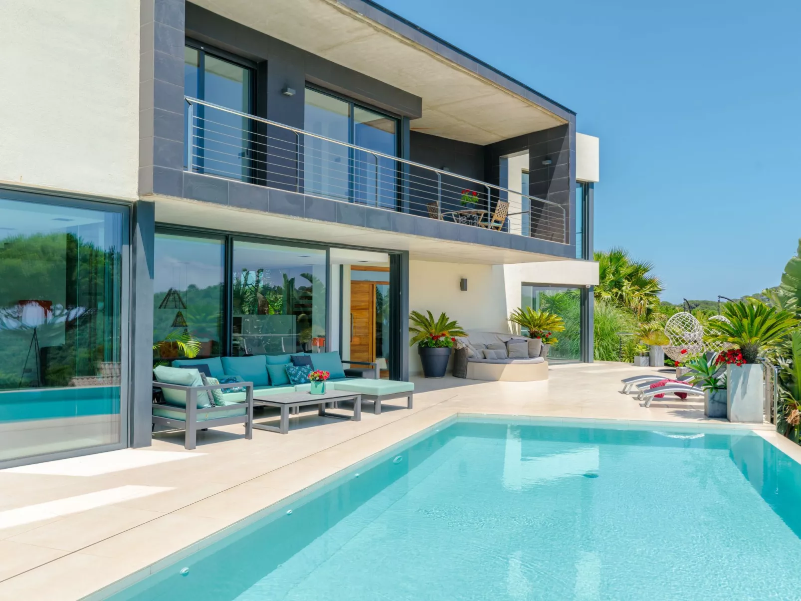 Luxuriöse Villa mit fantastischem Meerblick und Pool-Binnen