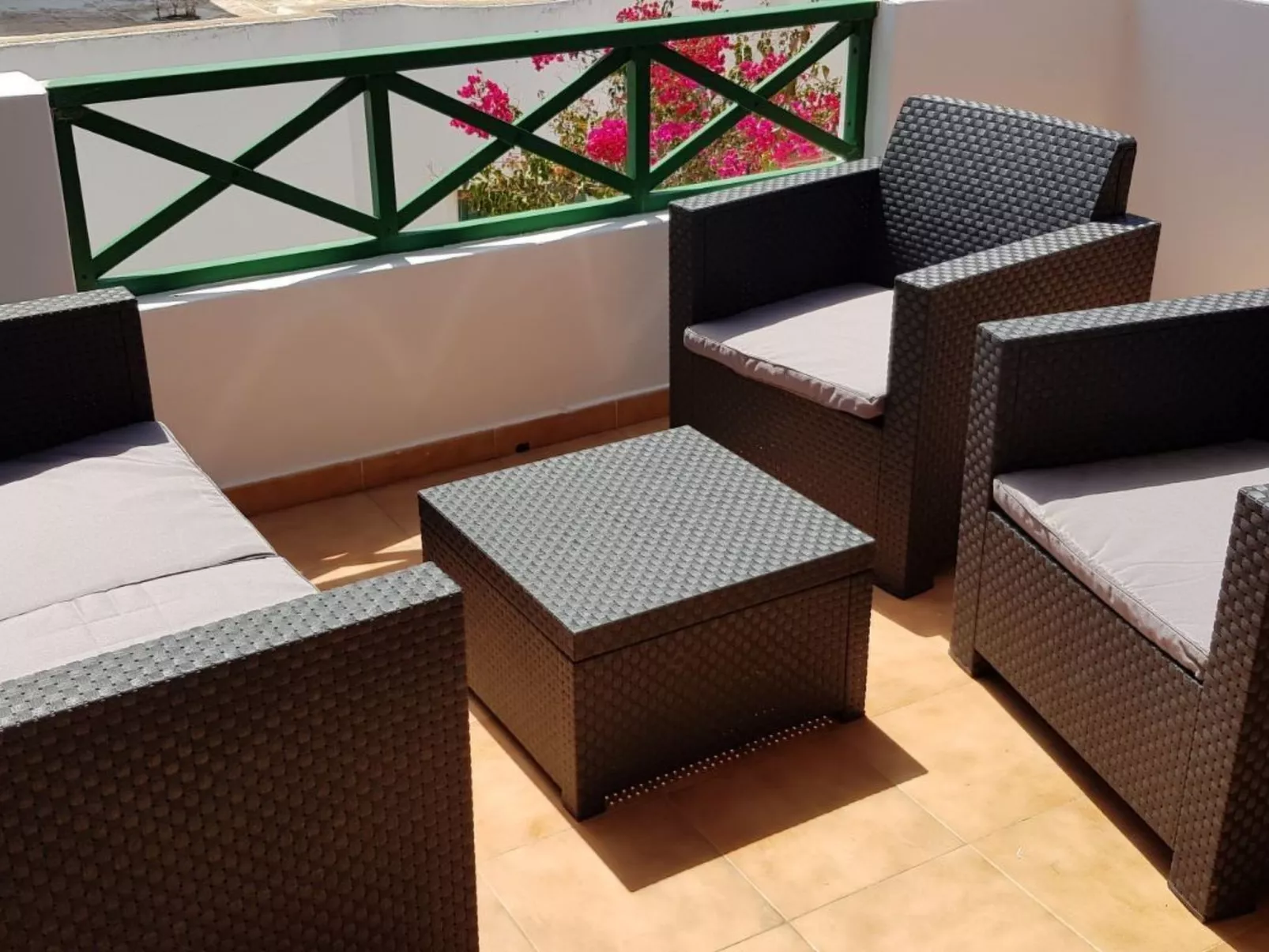 Apartamento con terraza-Image-tags.info