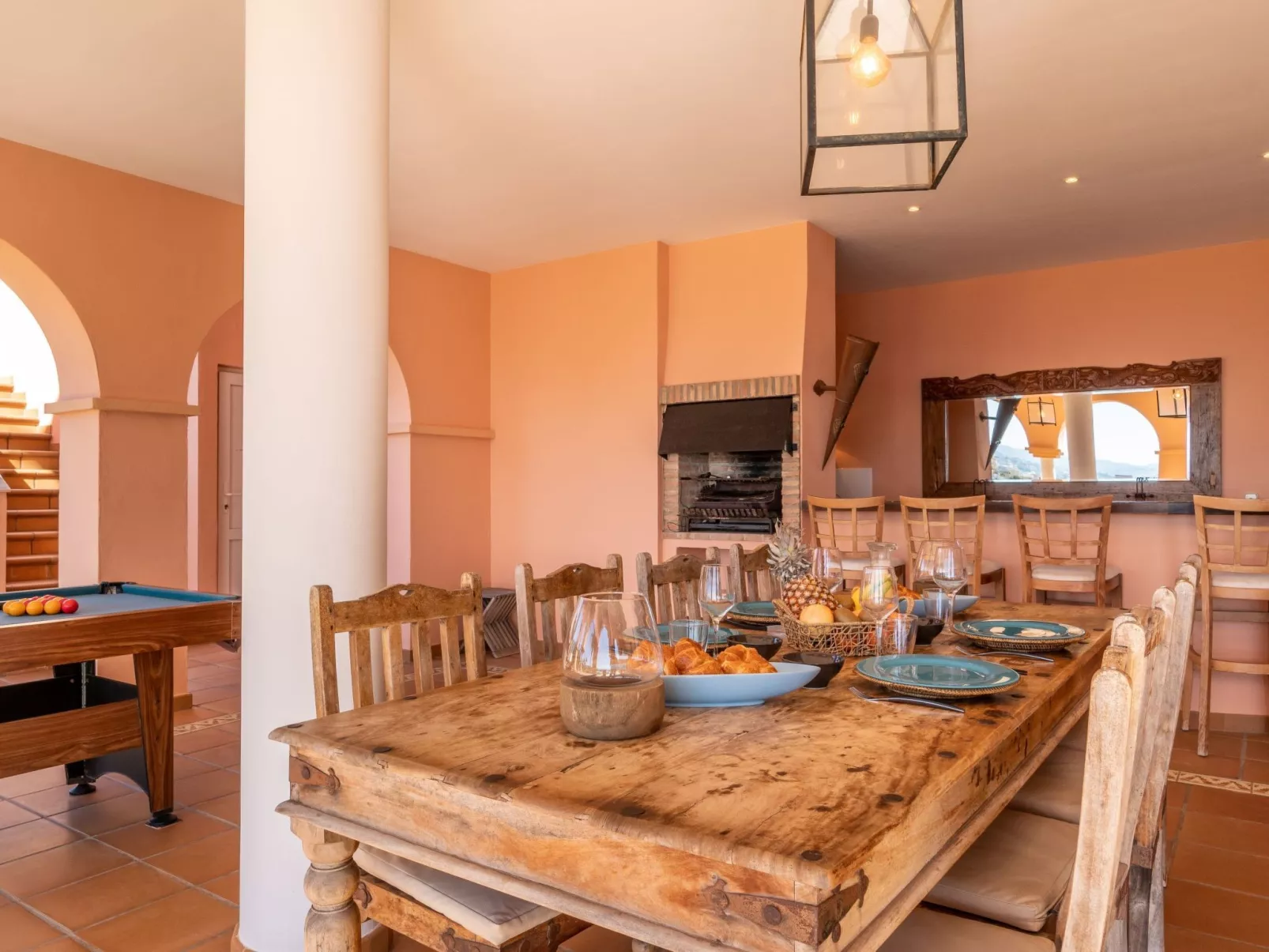 Luxuriöse Villa mit beheiztem Pool und Whirlpool-Binnen