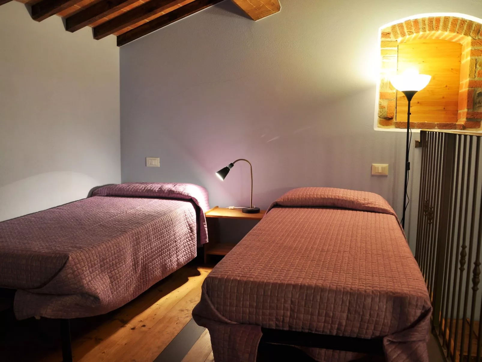 "Casa Olmo" Schwimmbad und Jacuzzi, privater Garten-Binnen