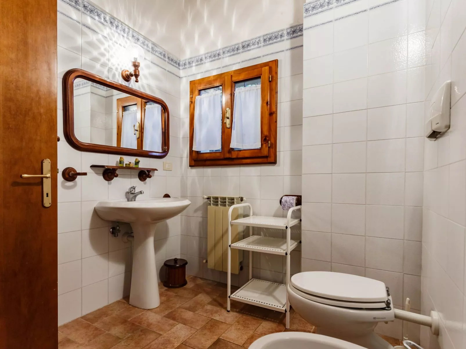 Anwesen mit Terrasse-Image-tags.info